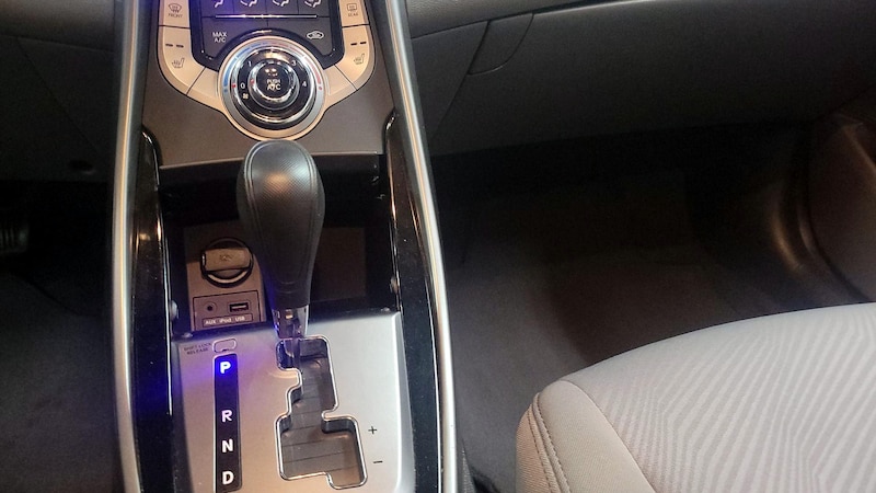 2013 Hyundai Elantra GLS 16