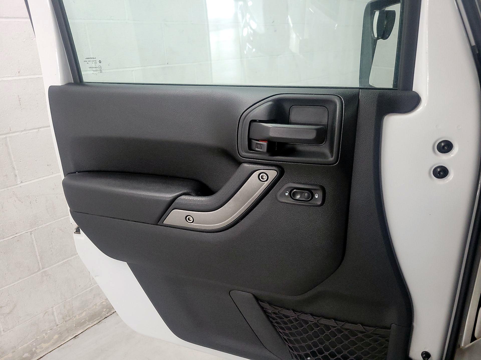 Thumbnail: 2018 Jeep Wrangler - 12