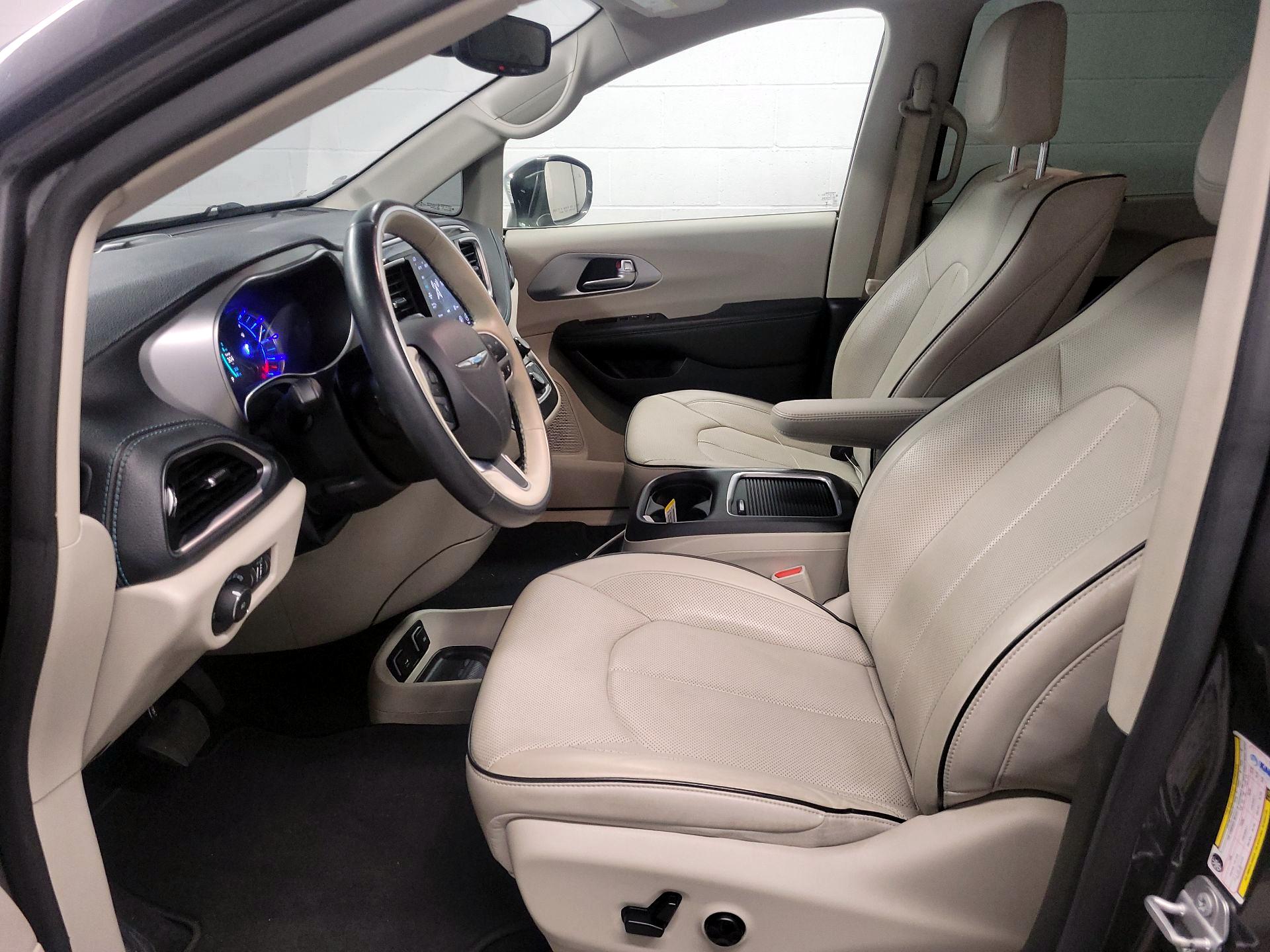 Thumbnail: 2020 Chrysler Pacifica - 11