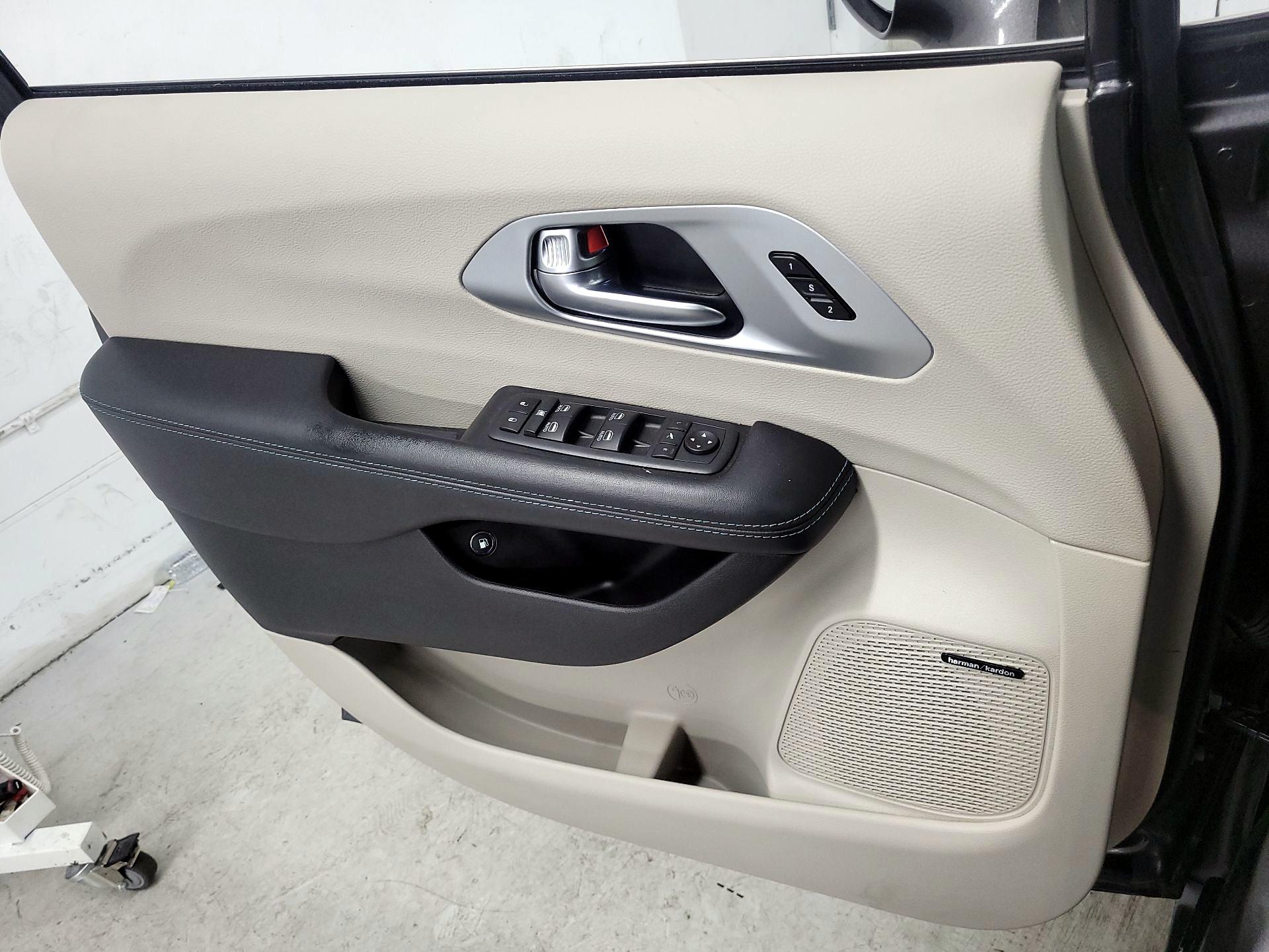 Thumbnail: 2020 Chrysler Pacifica - 12