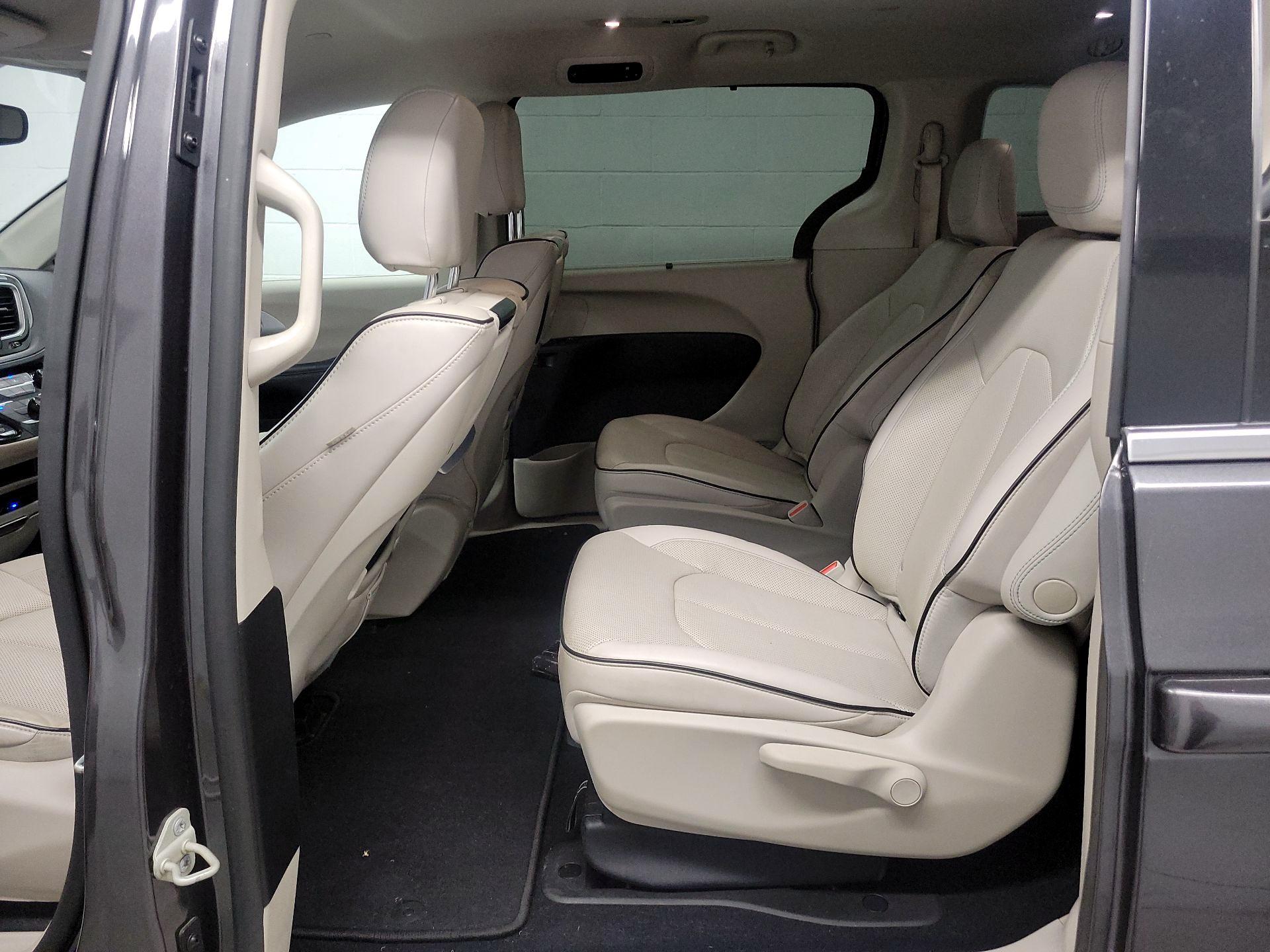 Thumbnail: 2020 Chrysler Pacifica - 17
