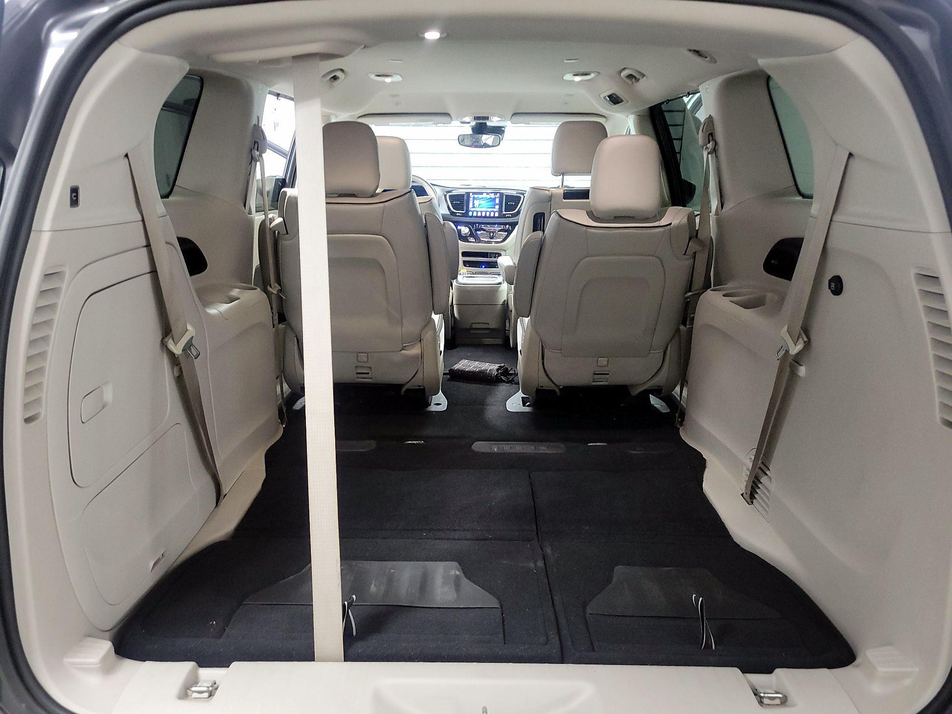 Thumbnail: 2020 Chrysler Pacifica - 18