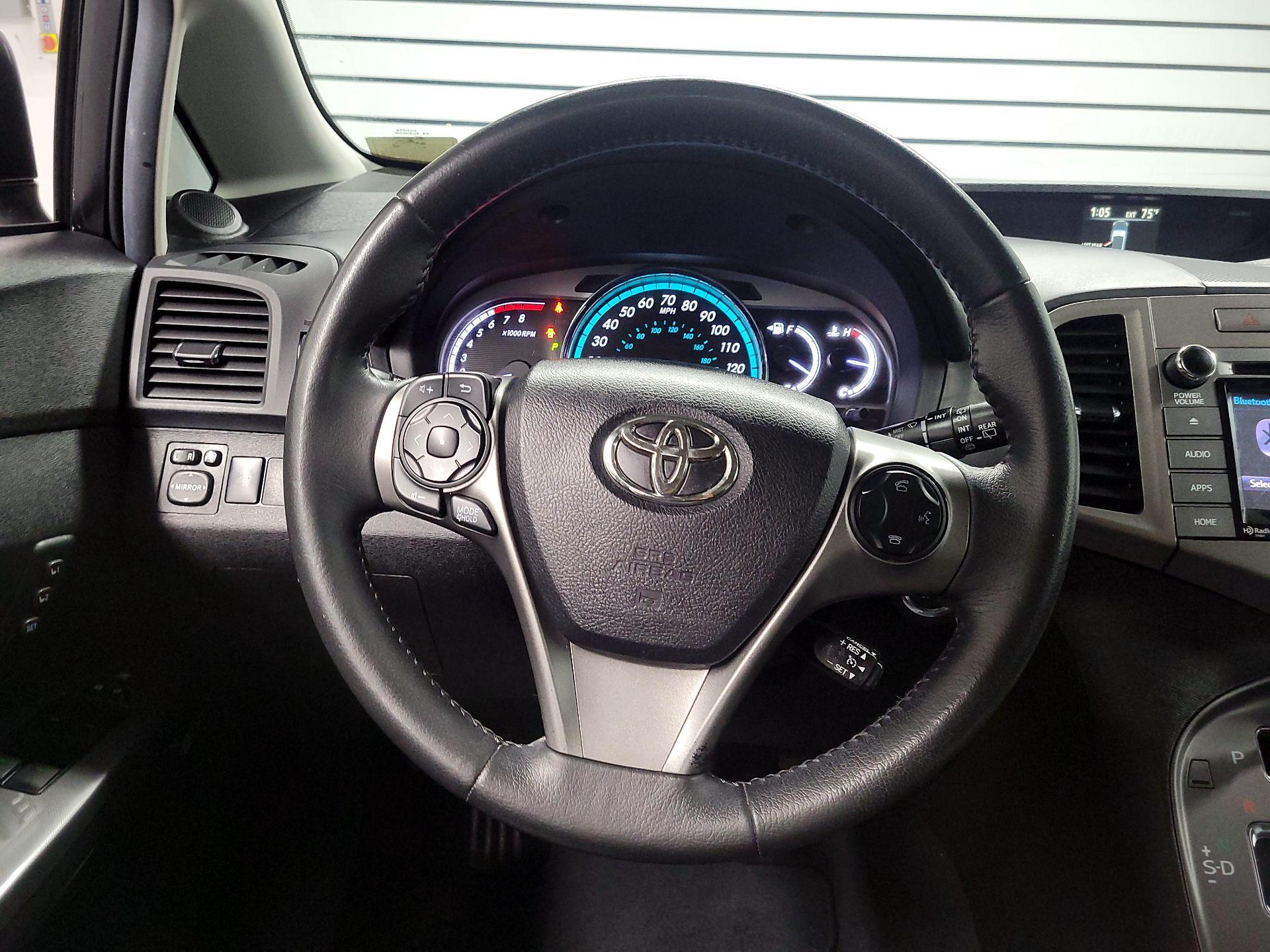 Thumbnail: 2015 Toyota Venza - 10
