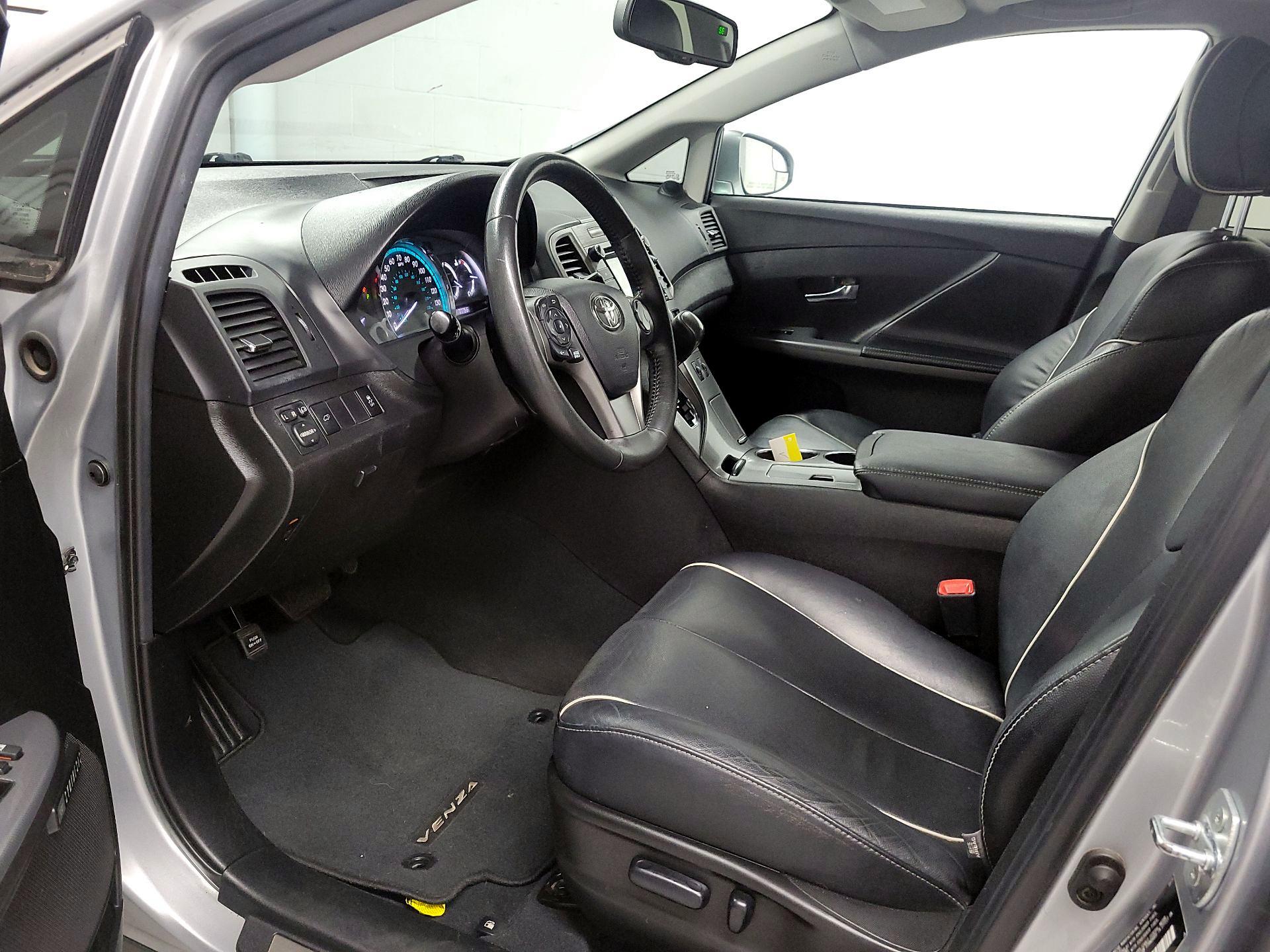 Thumbnail: 2015 Toyota Venza - 11