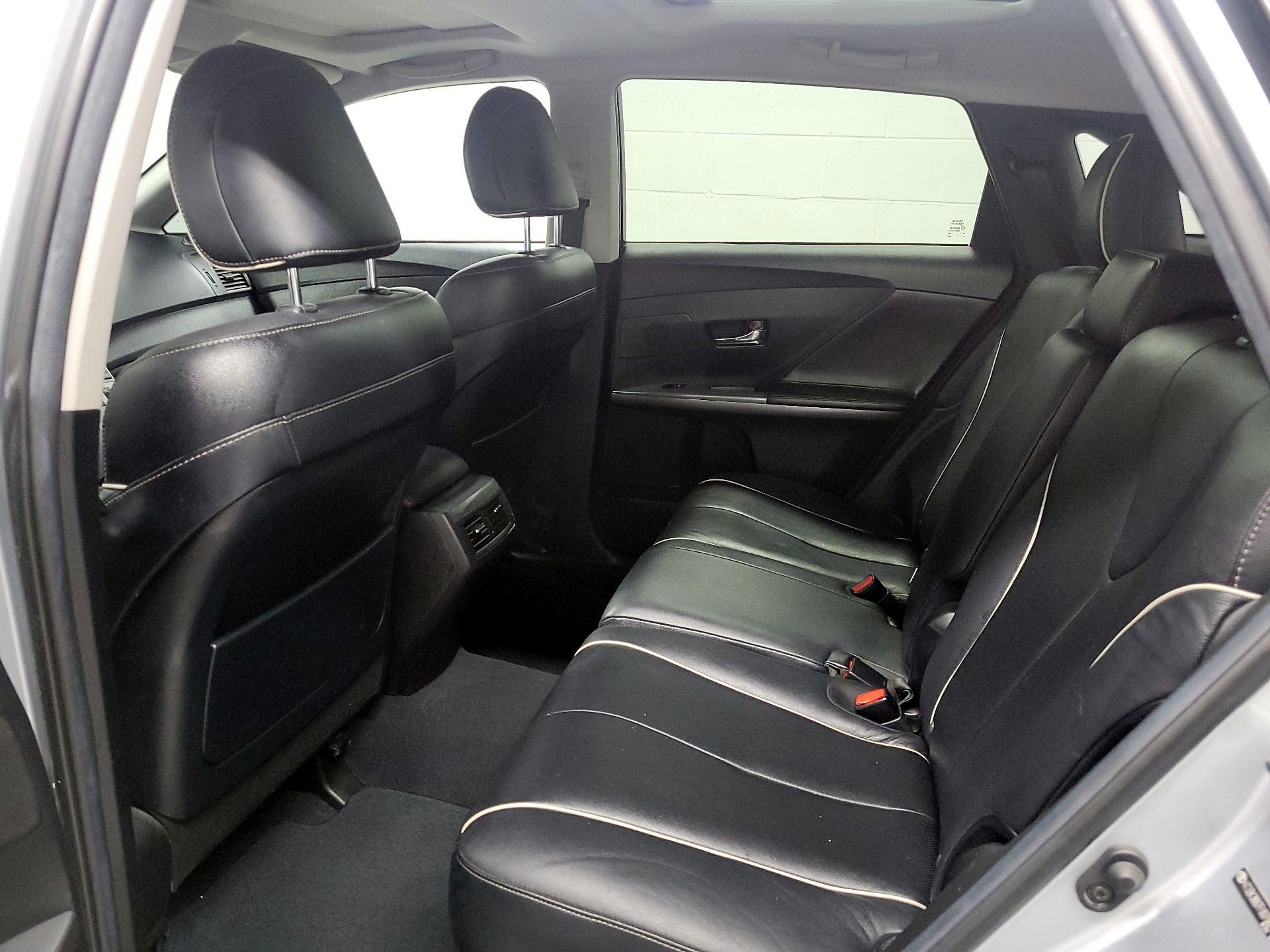 Thumbnail: 2015 Toyota Venza - 18