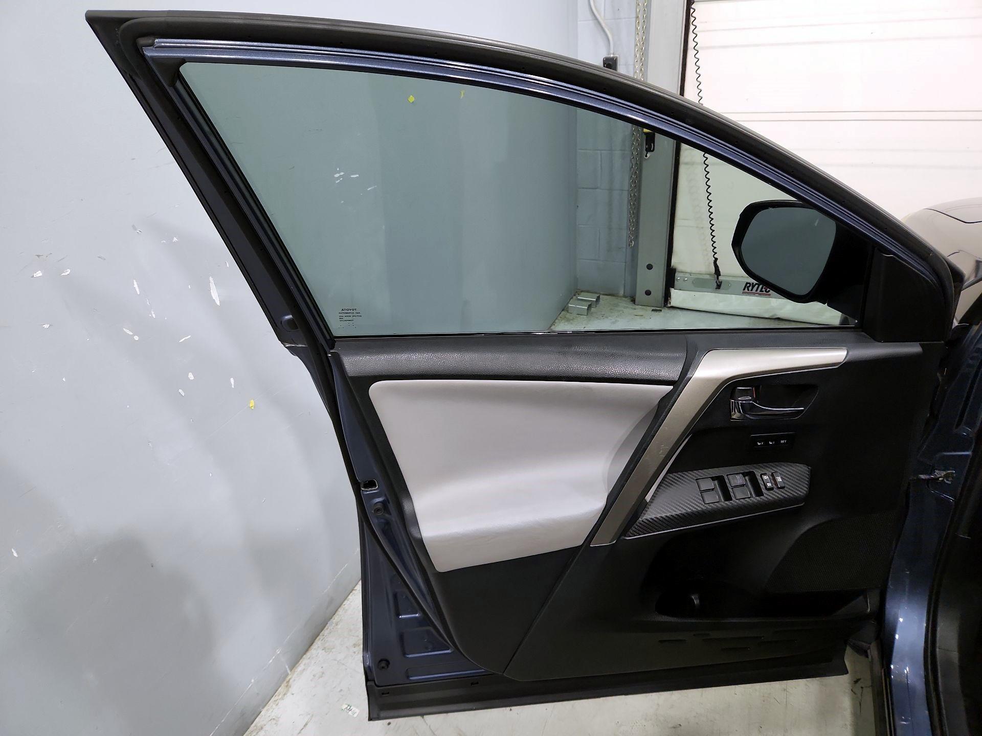 Thumbnail: 2014 Toyota RAV4 - 12