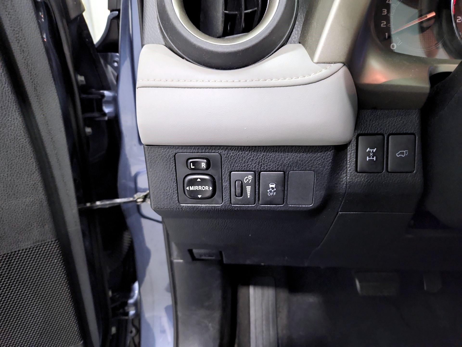 Thumbnail: 2014 Toyota RAV4 - 13