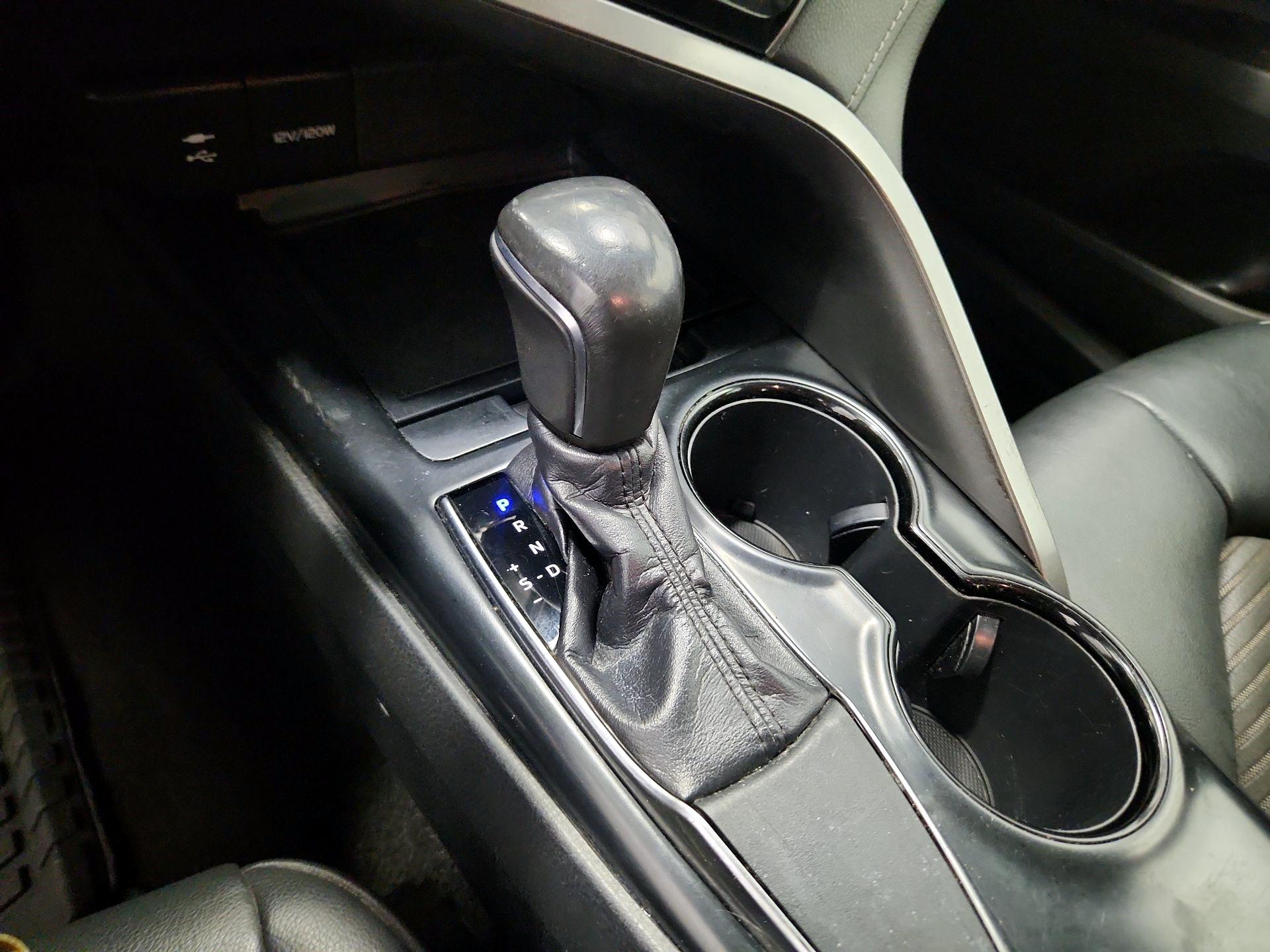 Thumbnail: 2019 Toyota Camry - 17