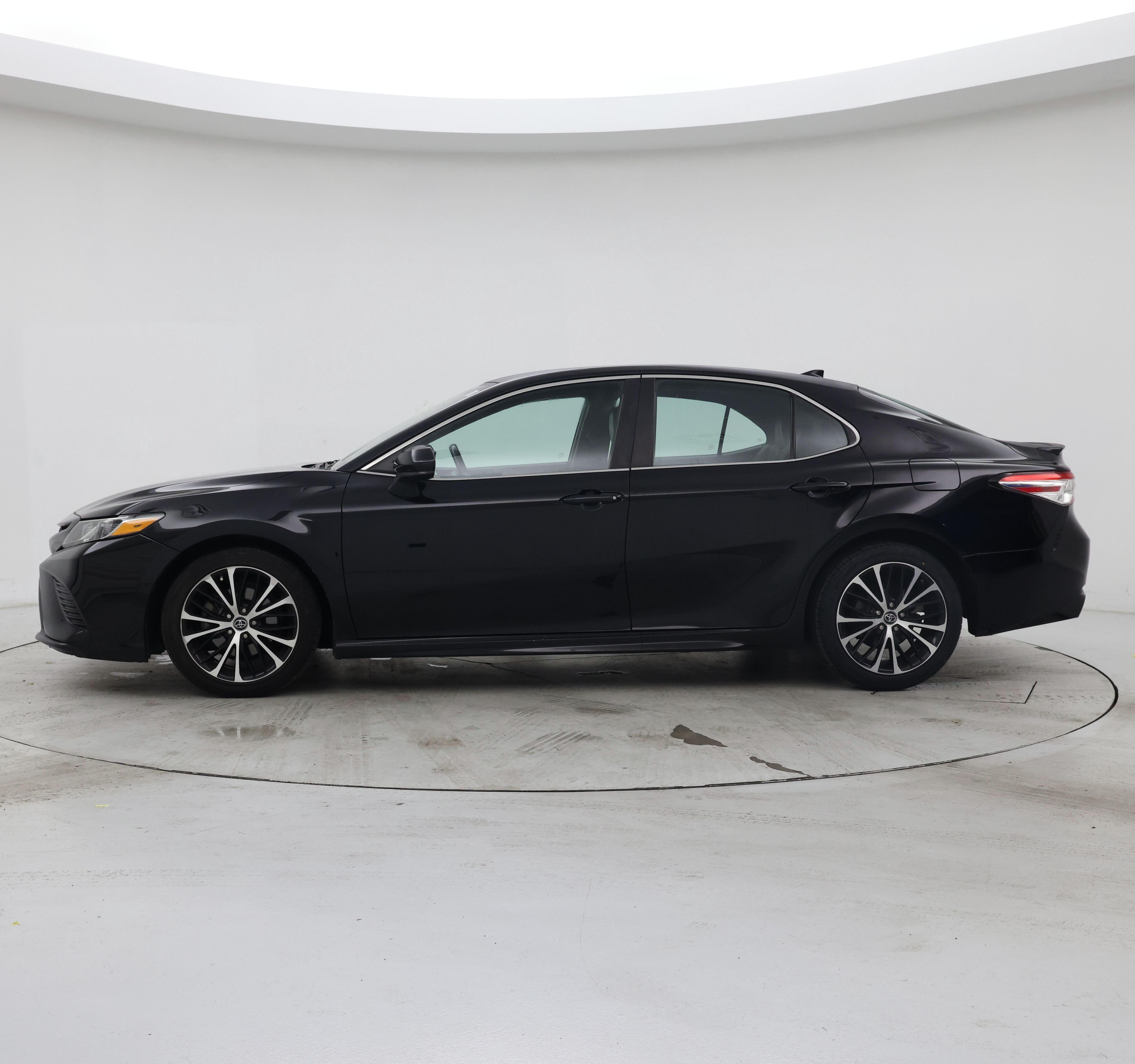 Thumbnail: 2019 Toyota Camry - 3