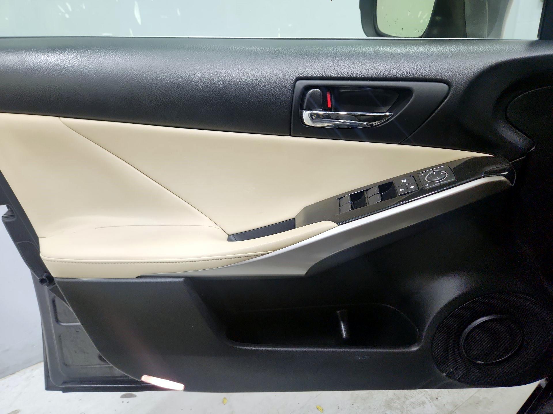 Thumbnail: 2015 Lexus IS - 12