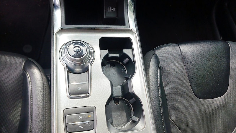 2022 Ford Edge Titanium 16