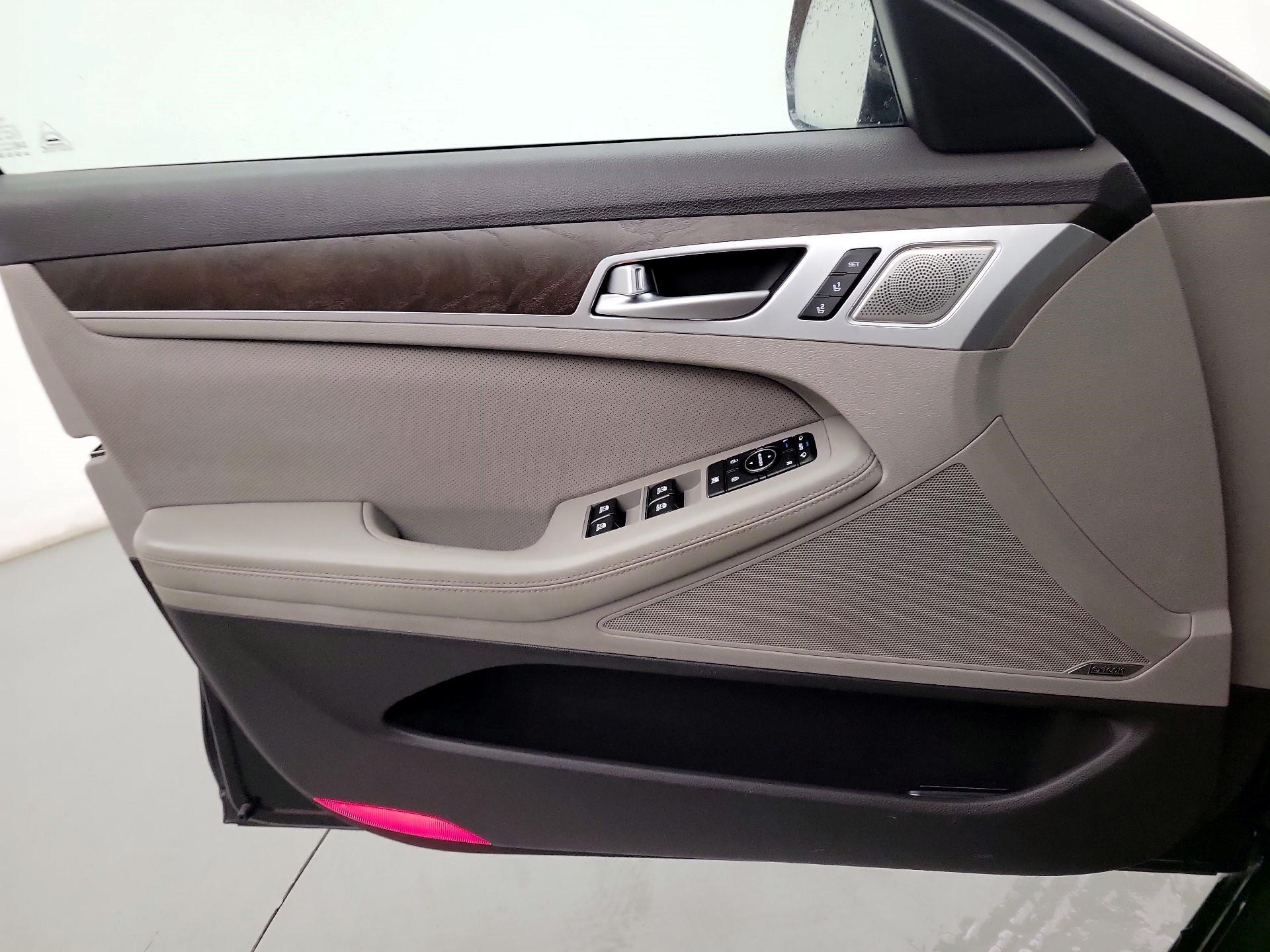 Thumbnail: 2018 Genesis G80 - 10