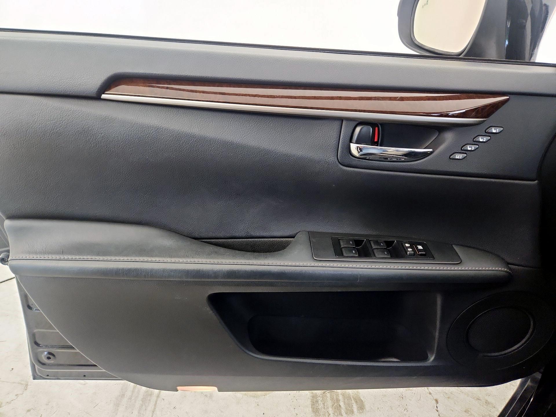 Thumbnail: 2014 Lexus ES - 12