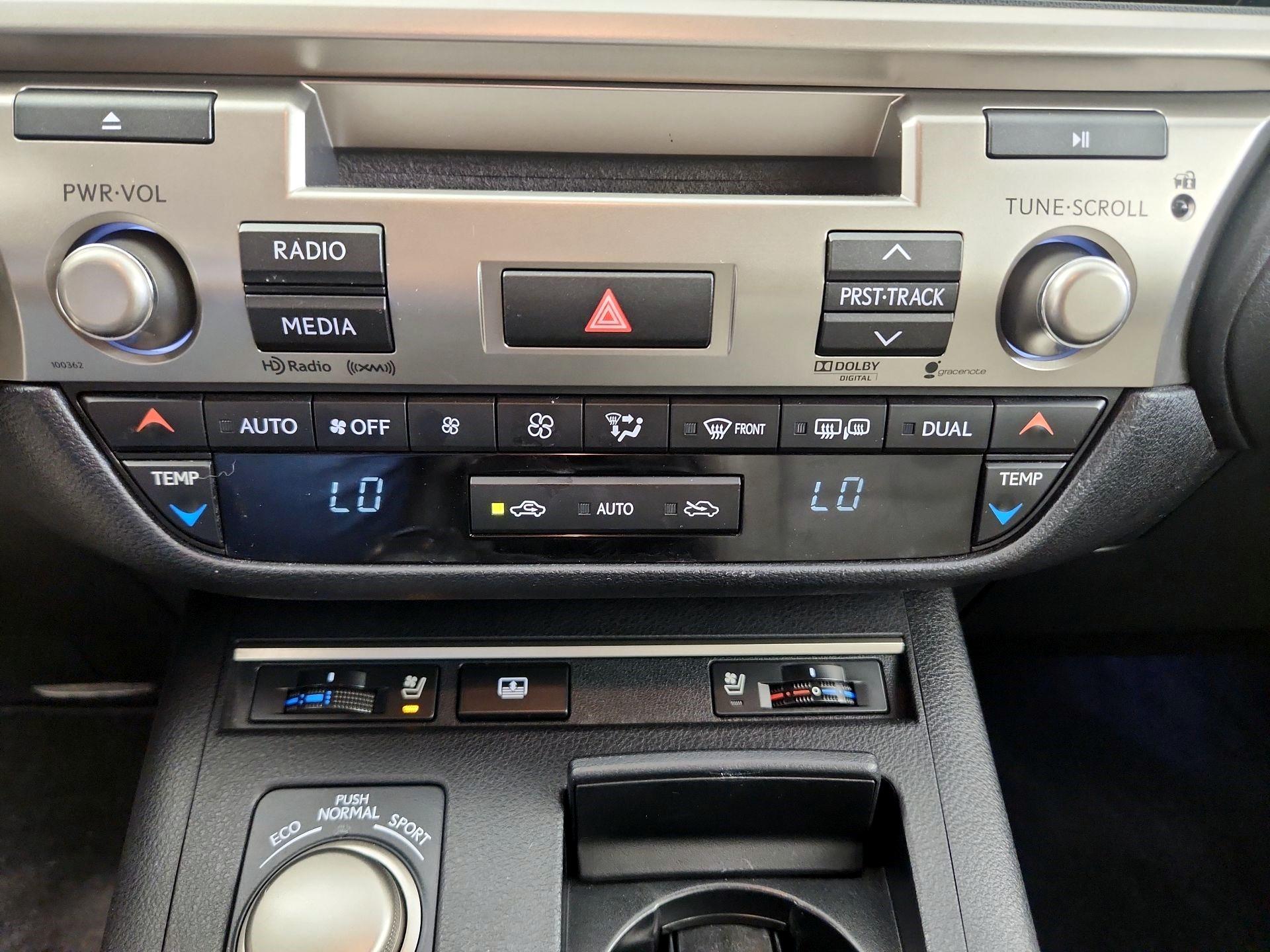 Thumbnail: 2014 Lexus ES - 16