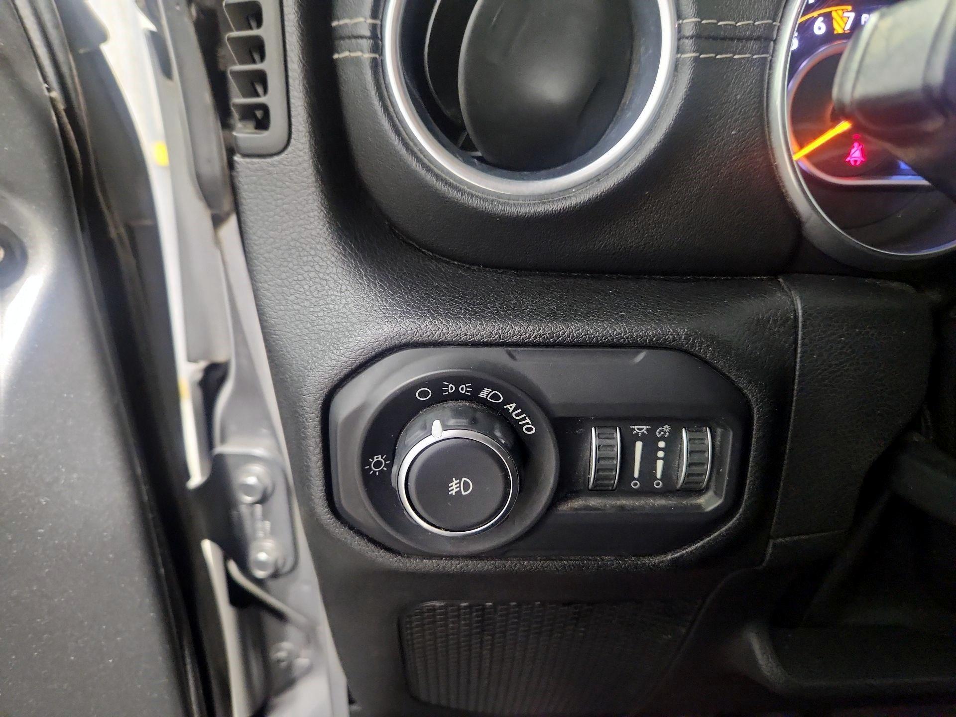Thumbnail: 2018 Jeep Wrangler - 13