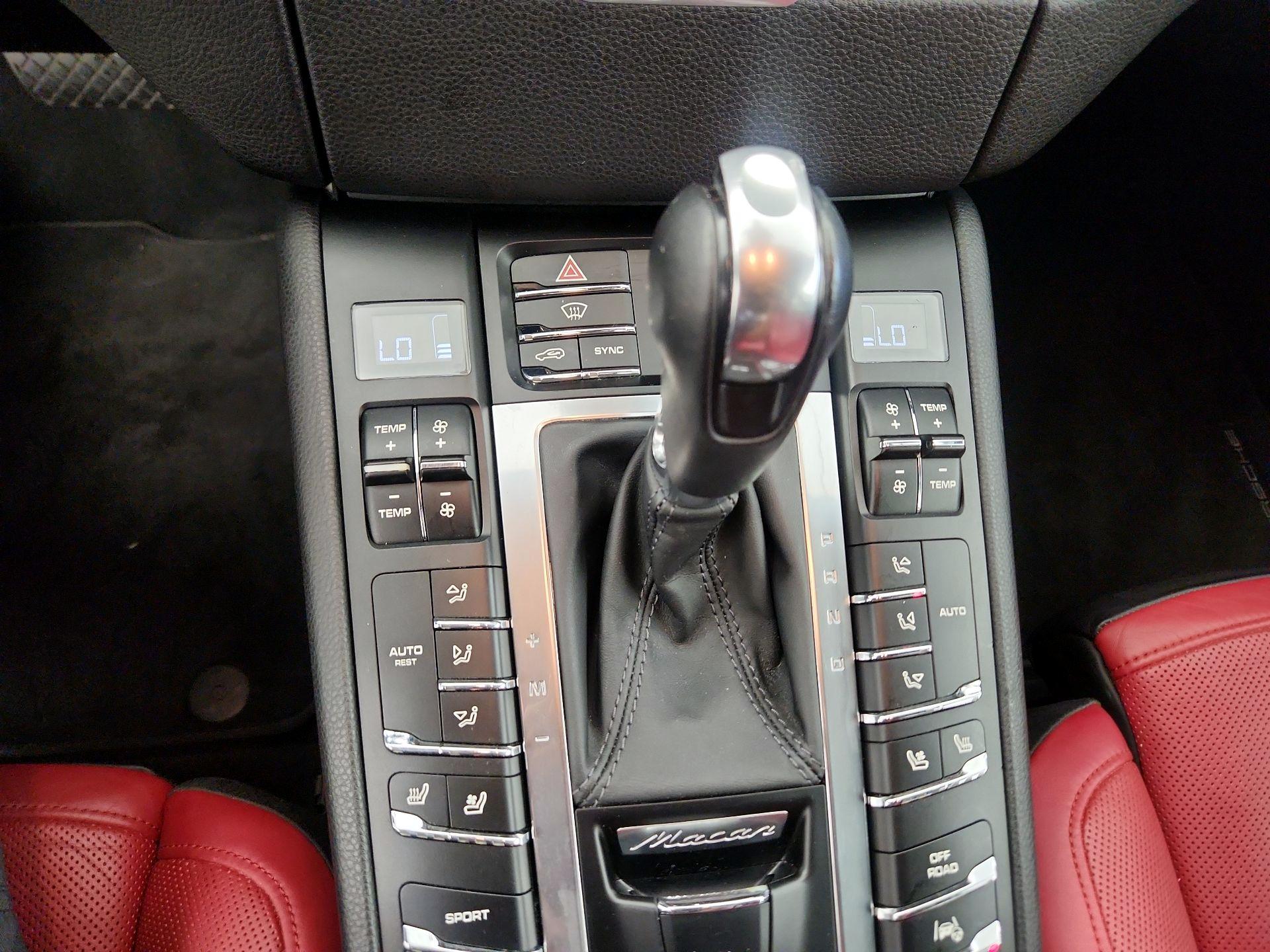 Thumbnail: 2015 Porsche Macan - 13