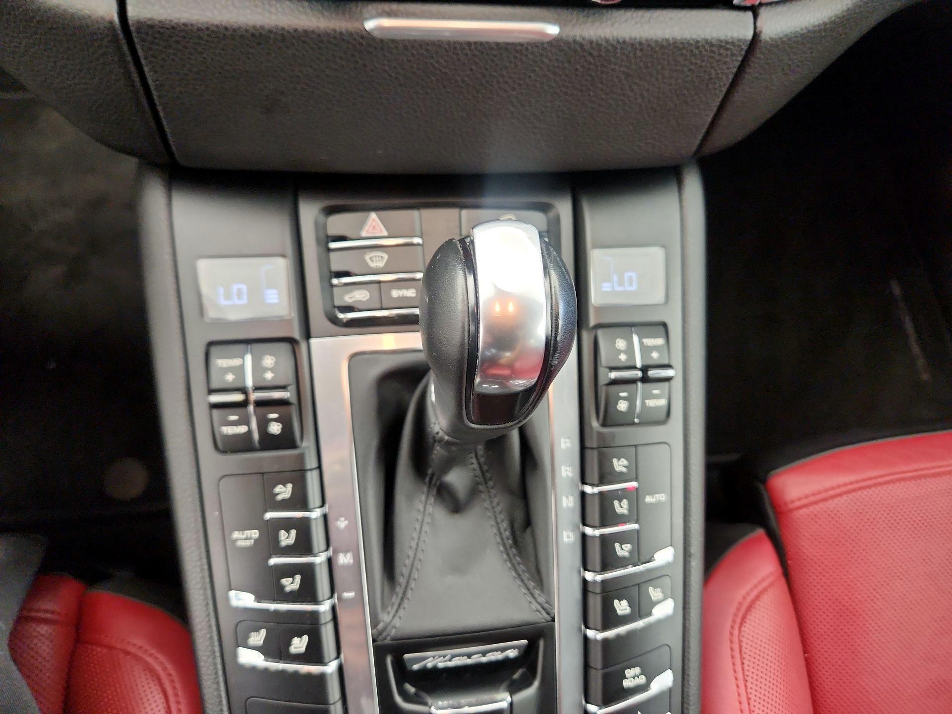 Thumbnail: 2015 Porsche Macan - 14