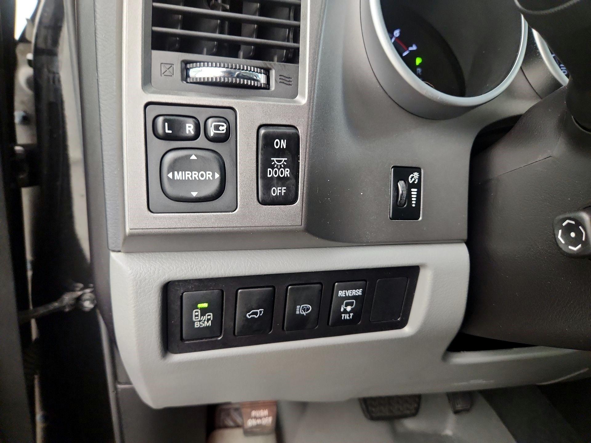 Thumbnail: 2016 Toyota Sequoia - 13