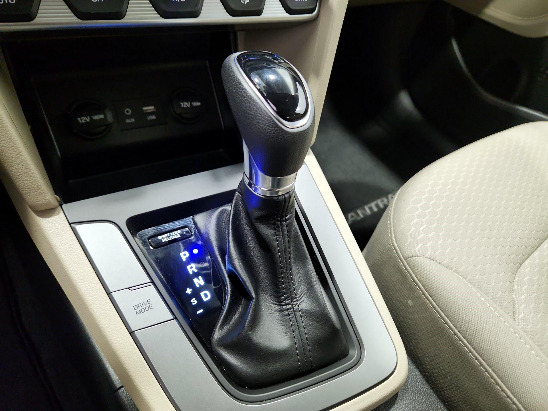 Thumbnail: 2020 Hyundai Elantra - 17