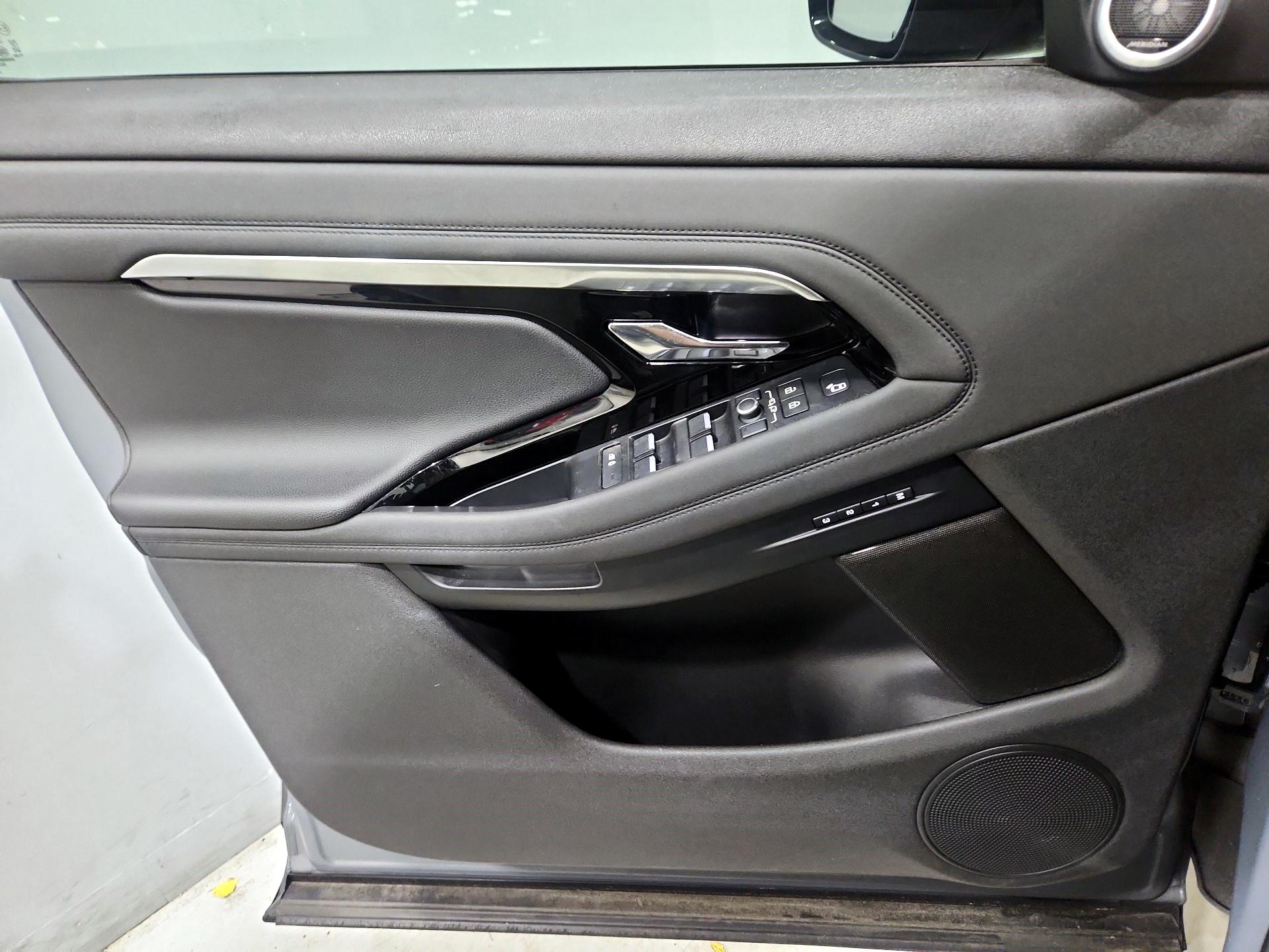 Thumbnail: 2021 Land Rover Range Rover Evoque - 12
