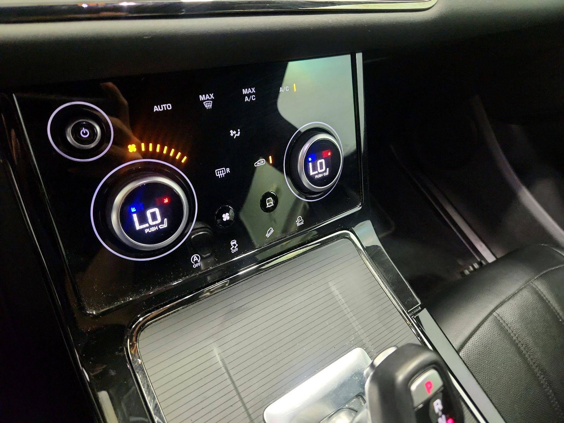 Thumbnail: 2021 Land Rover Range Rover Evoque - 17