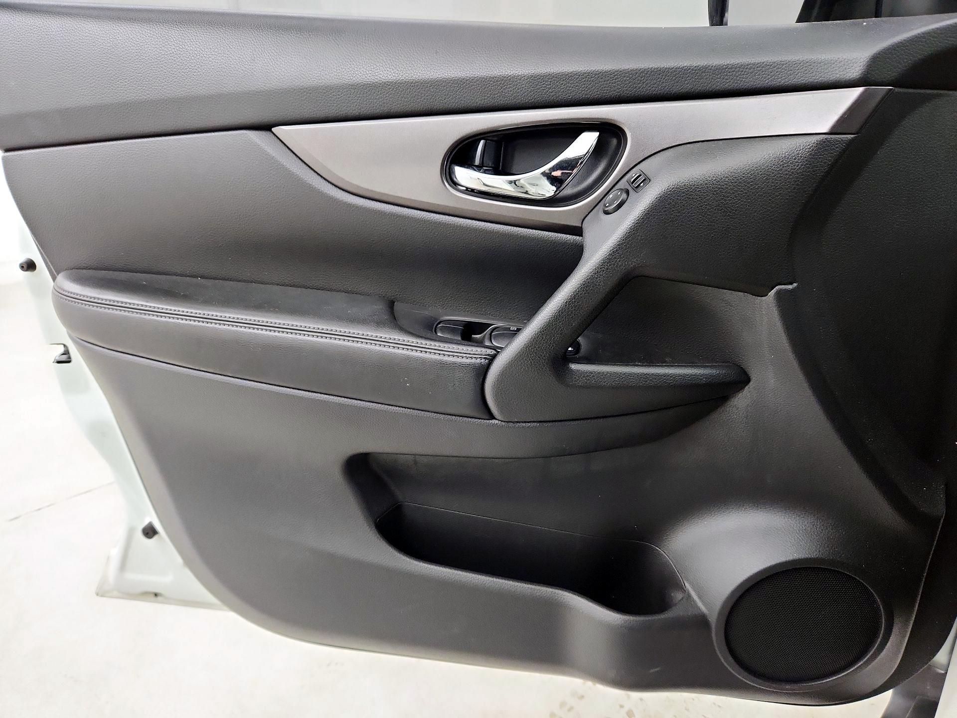 Thumbnail: 2015 Nissan Rogue - 12