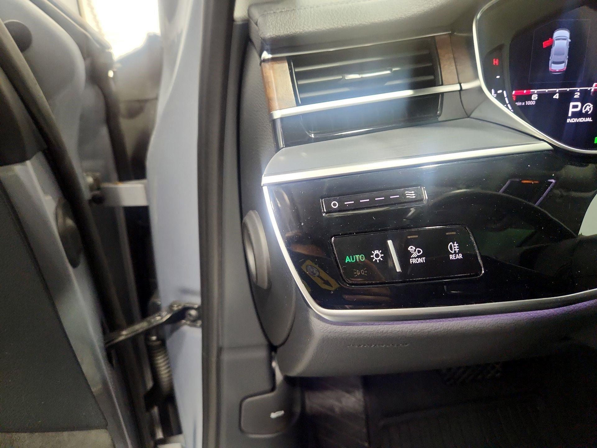 Thumbnail: 2020 Audi A8 - 13