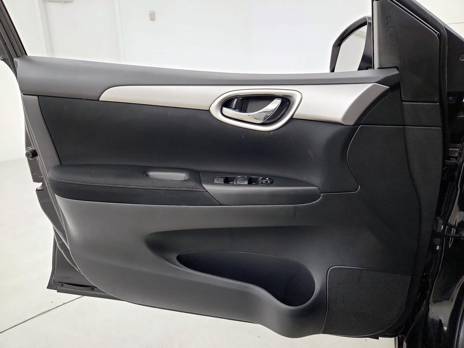 Thumbnail: 2015 Nissan Sentra - 12