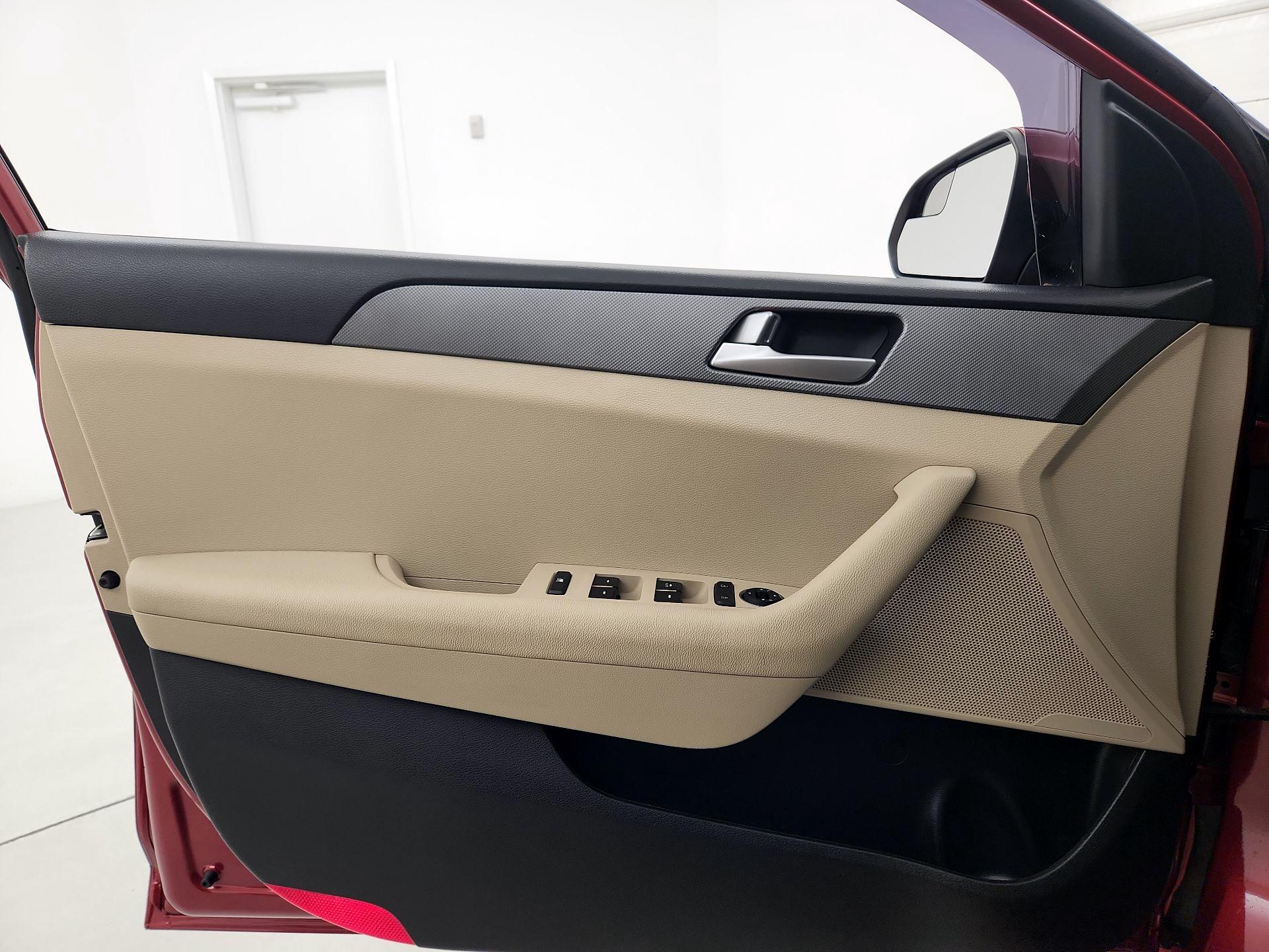 Thumbnail: 2016 Hyundai Sonata - 12
