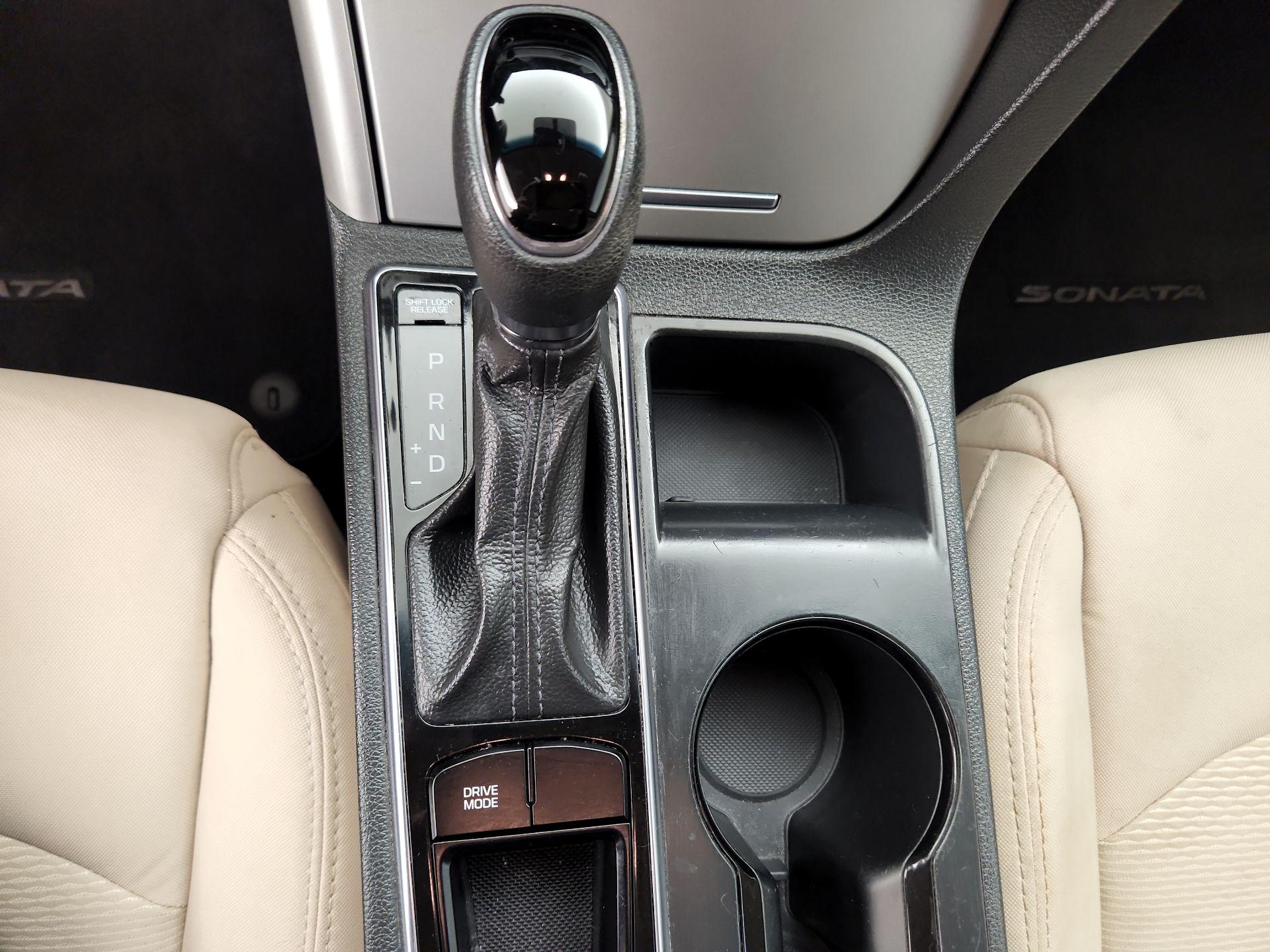 Thumbnail: 2016 Hyundai Sonata - 17