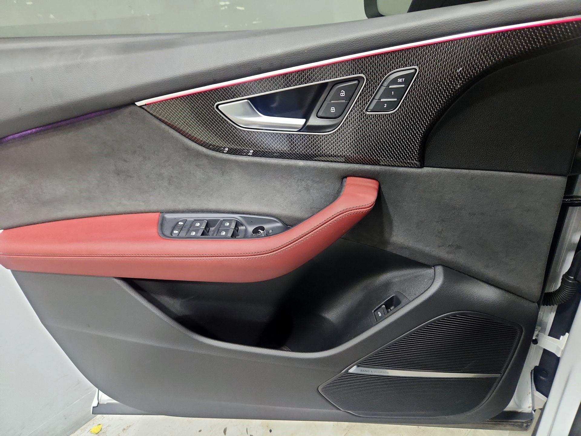 Thumbnail: 2023 Audi SQ8 - 12