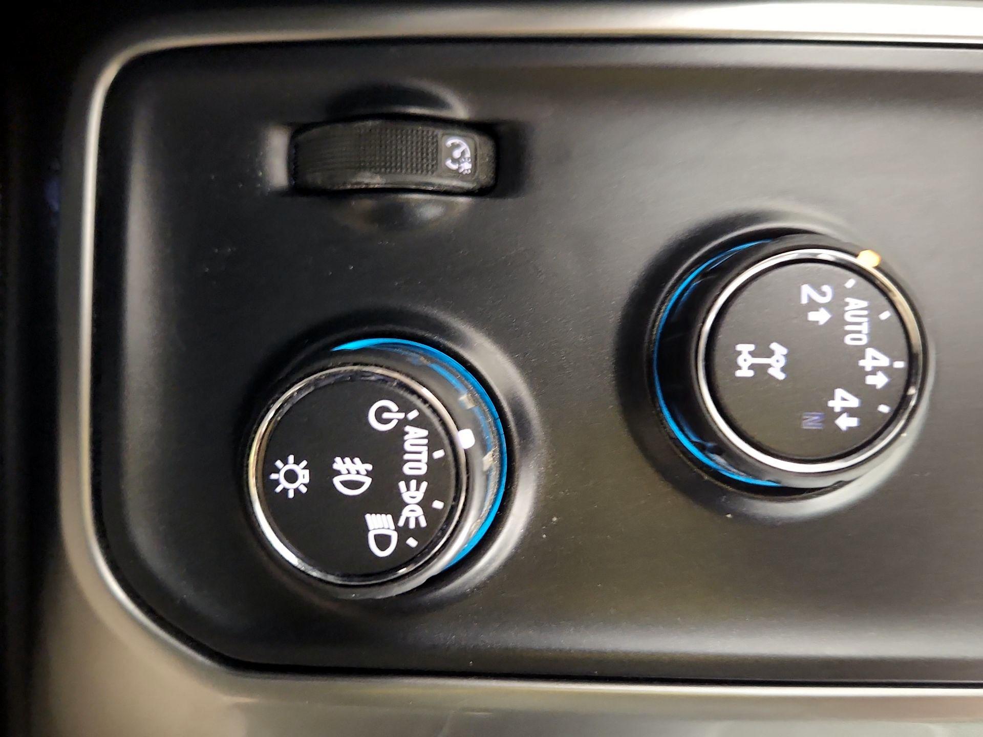 Thumbnail: 2016 Chevrolet Silverado 1500 - 13