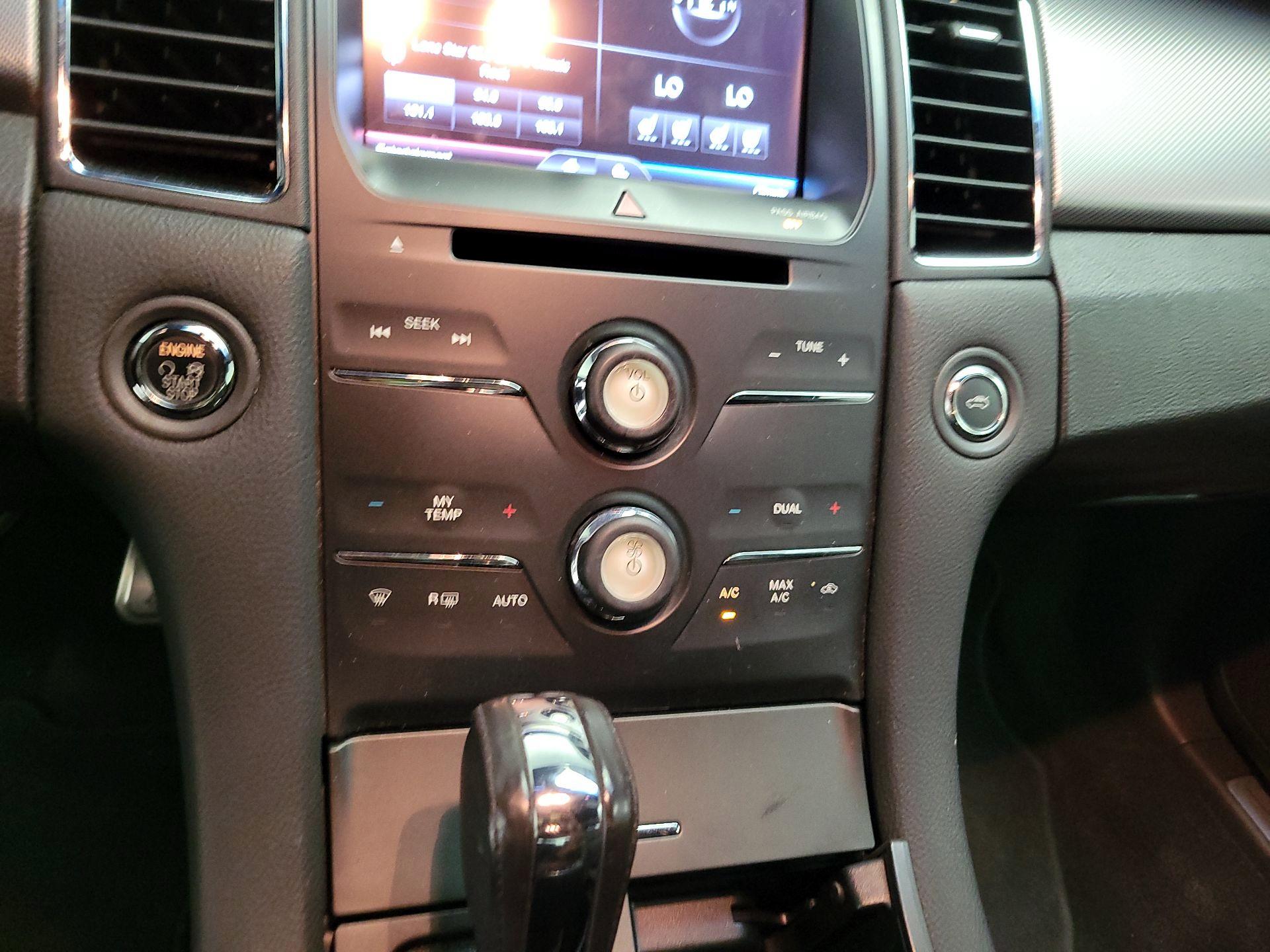 Thumbnail: 2014 Ford Taurus - 16