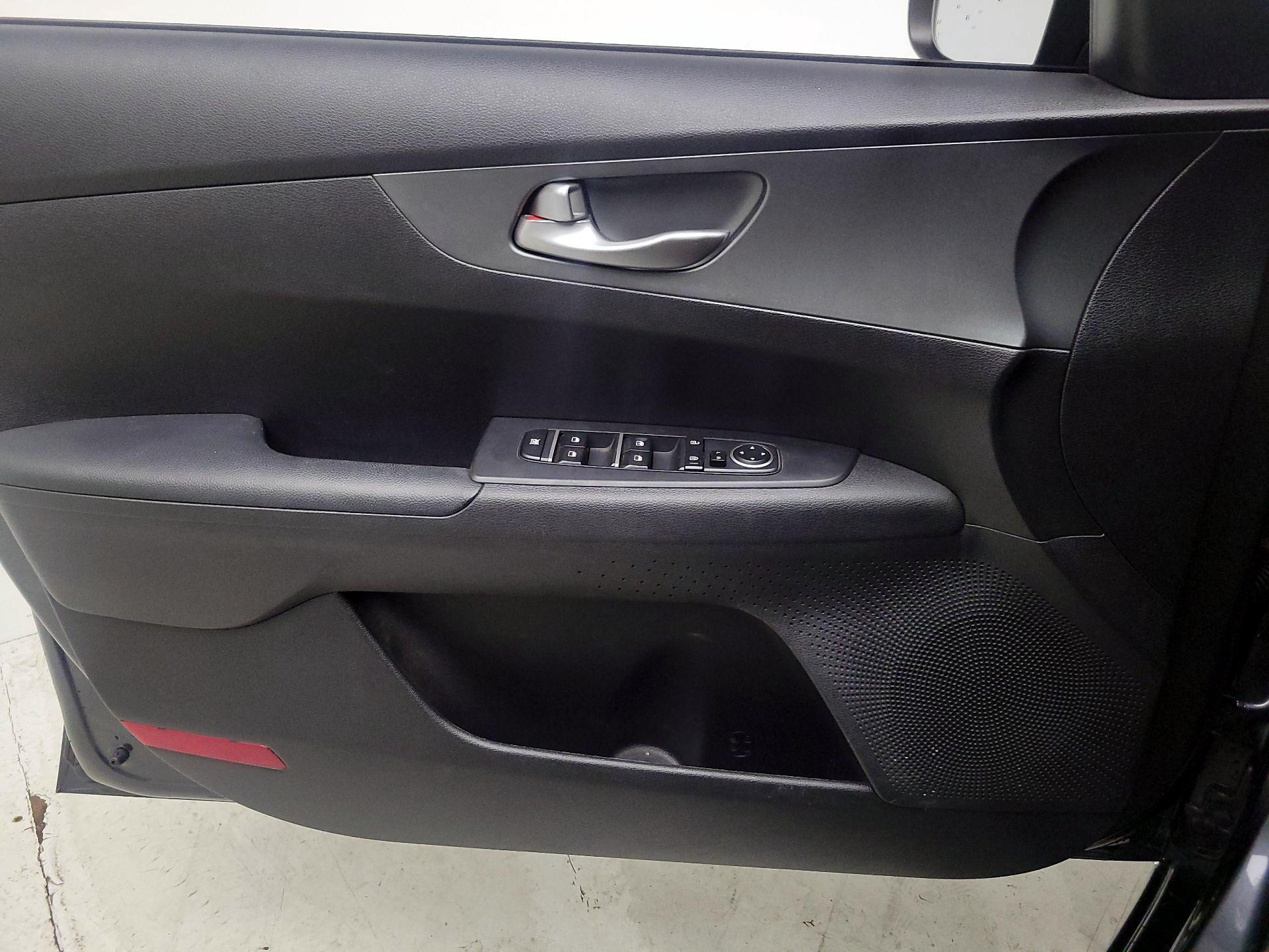 Thumbnail: 2021 Kia Forte - 12