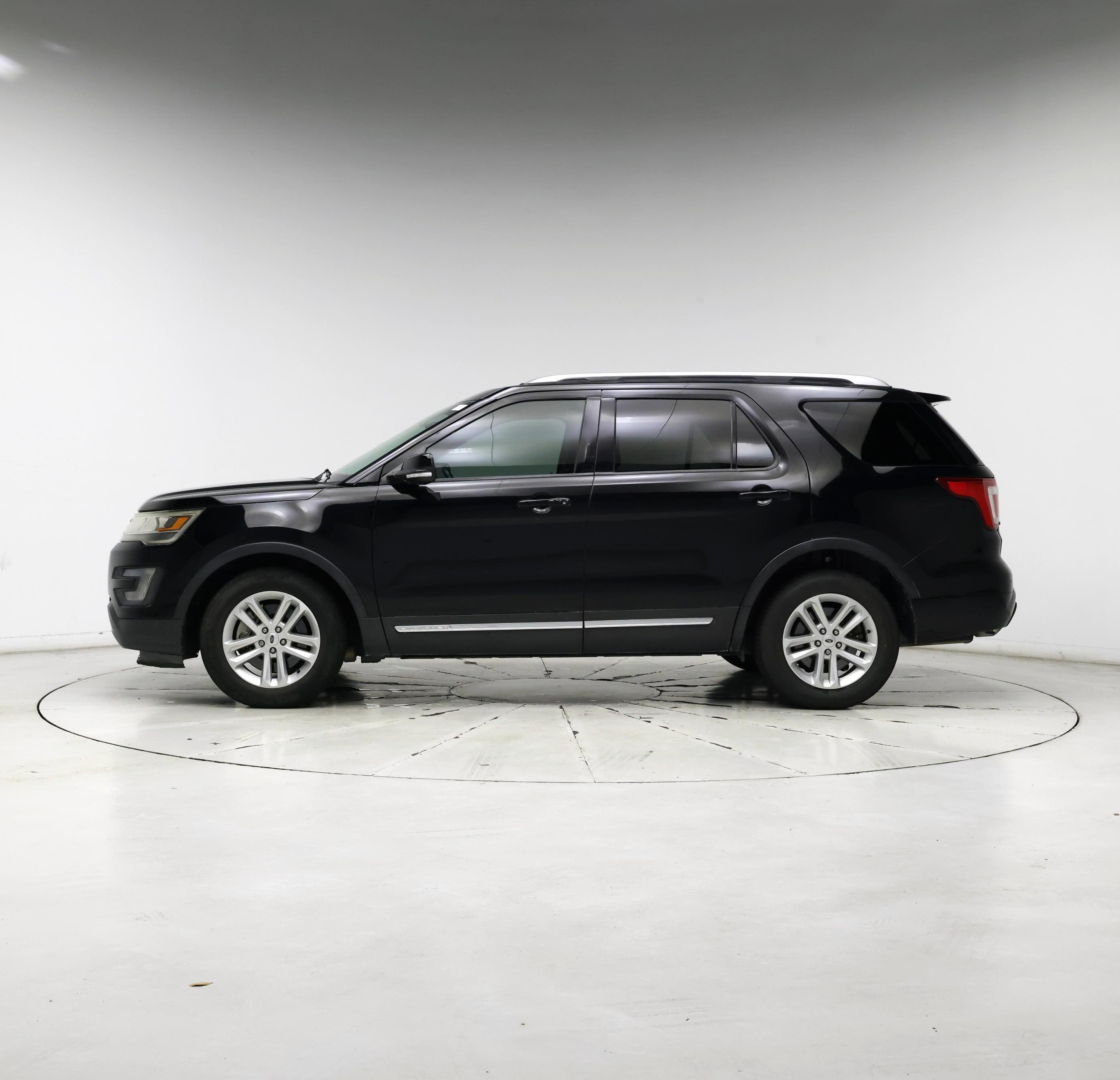 Thumbnail: 2017 Ford Explorer - 3