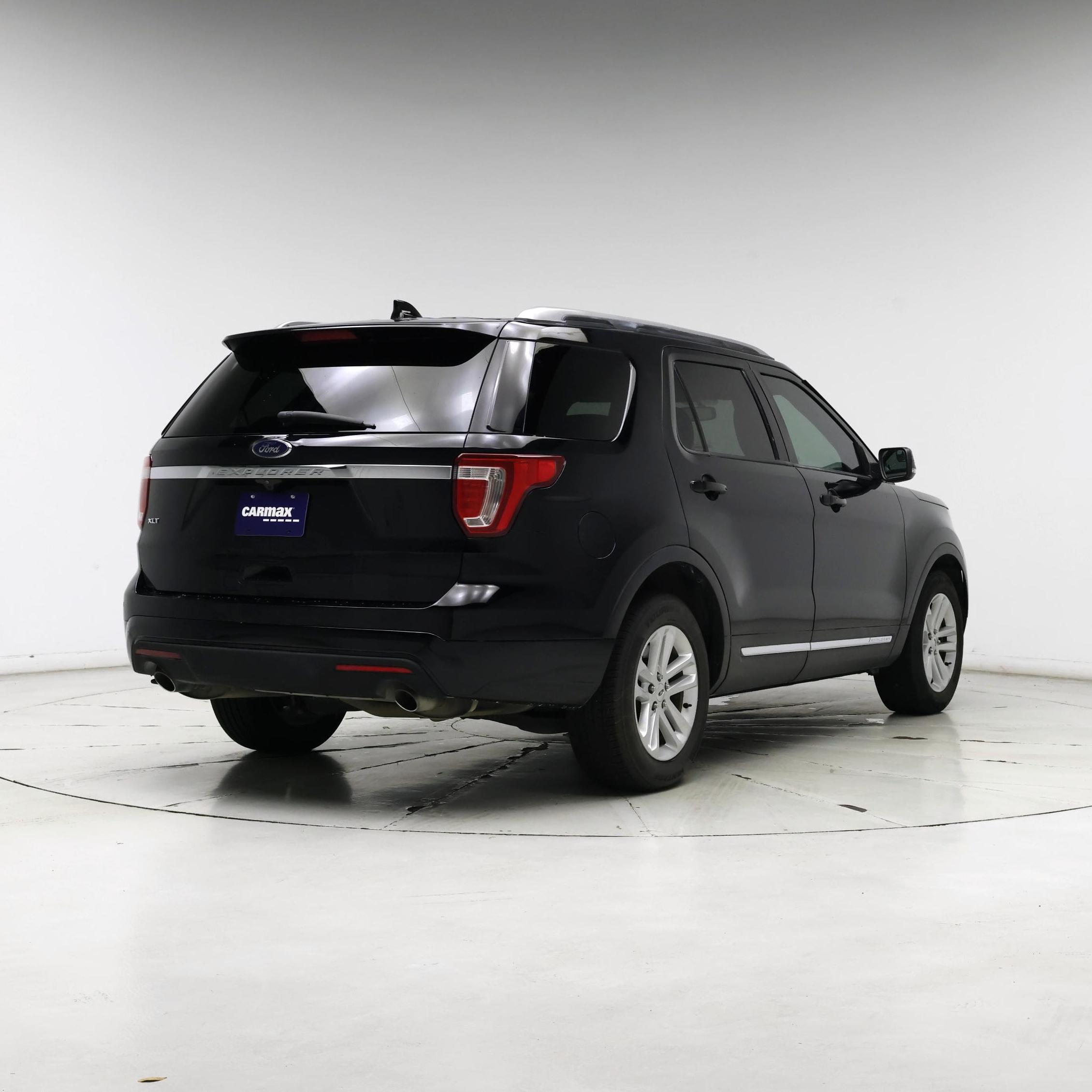 Thumbnail: 2017 Ford Explorer - 8