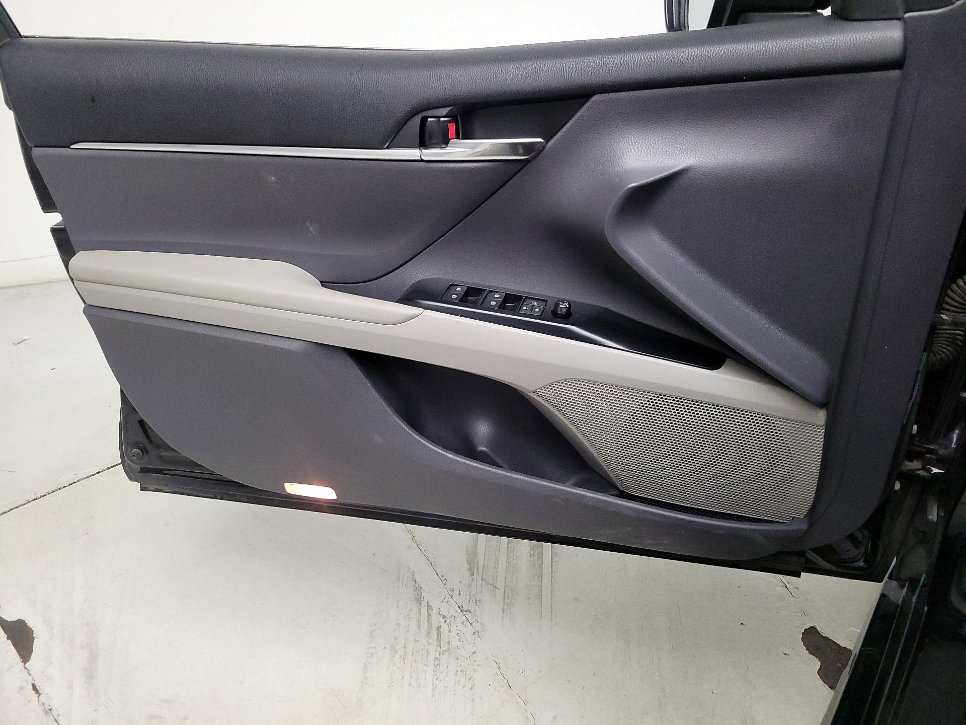 Thumbnail: 2019 Toyota Camry - 12