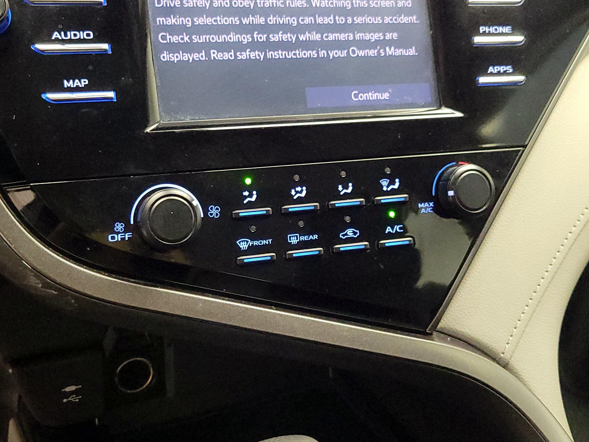 Thumbnail: 2019 Toyota Camry - 16