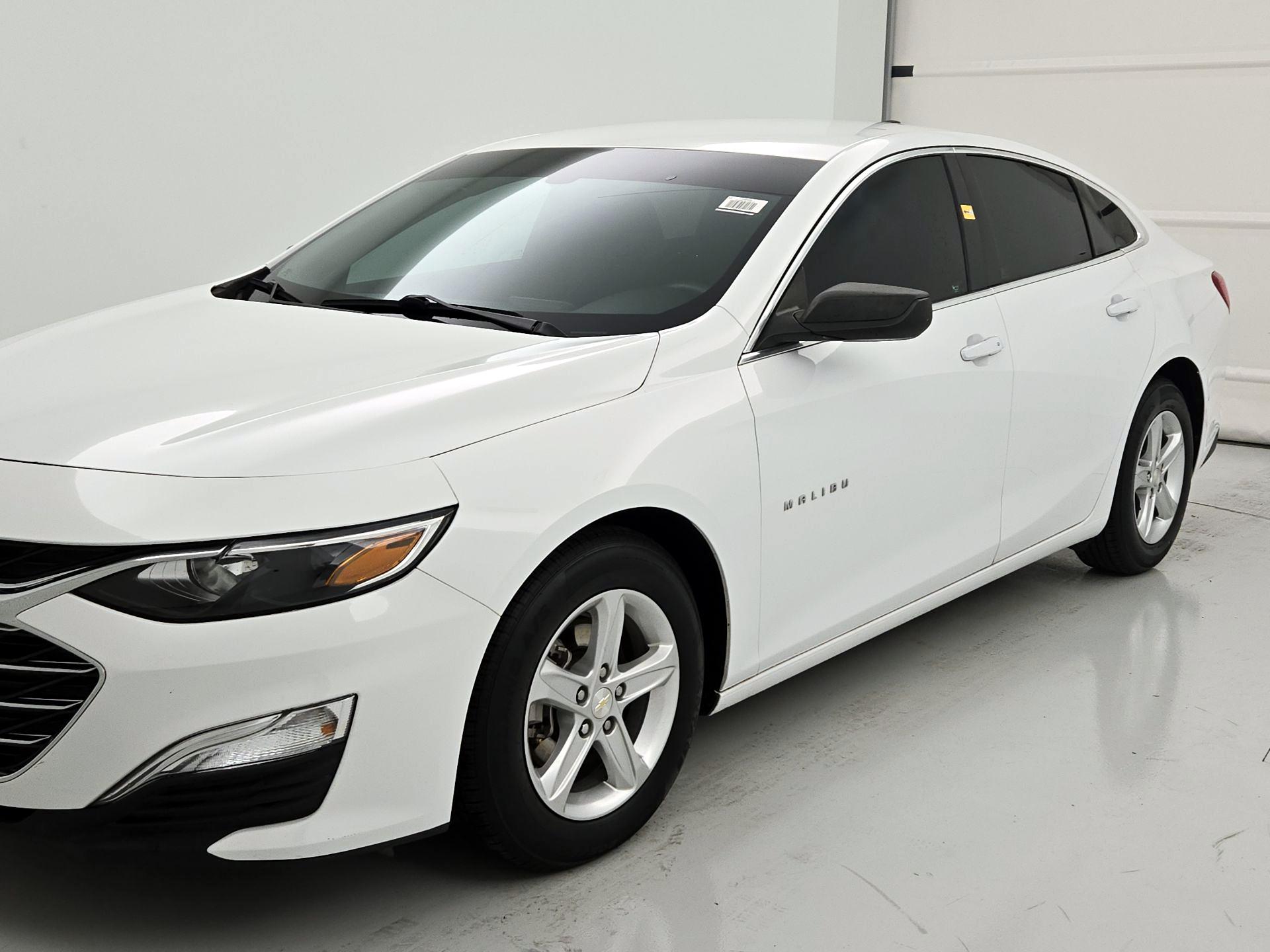 Thumbnail: 2020 Chevrolet Malibu - 3