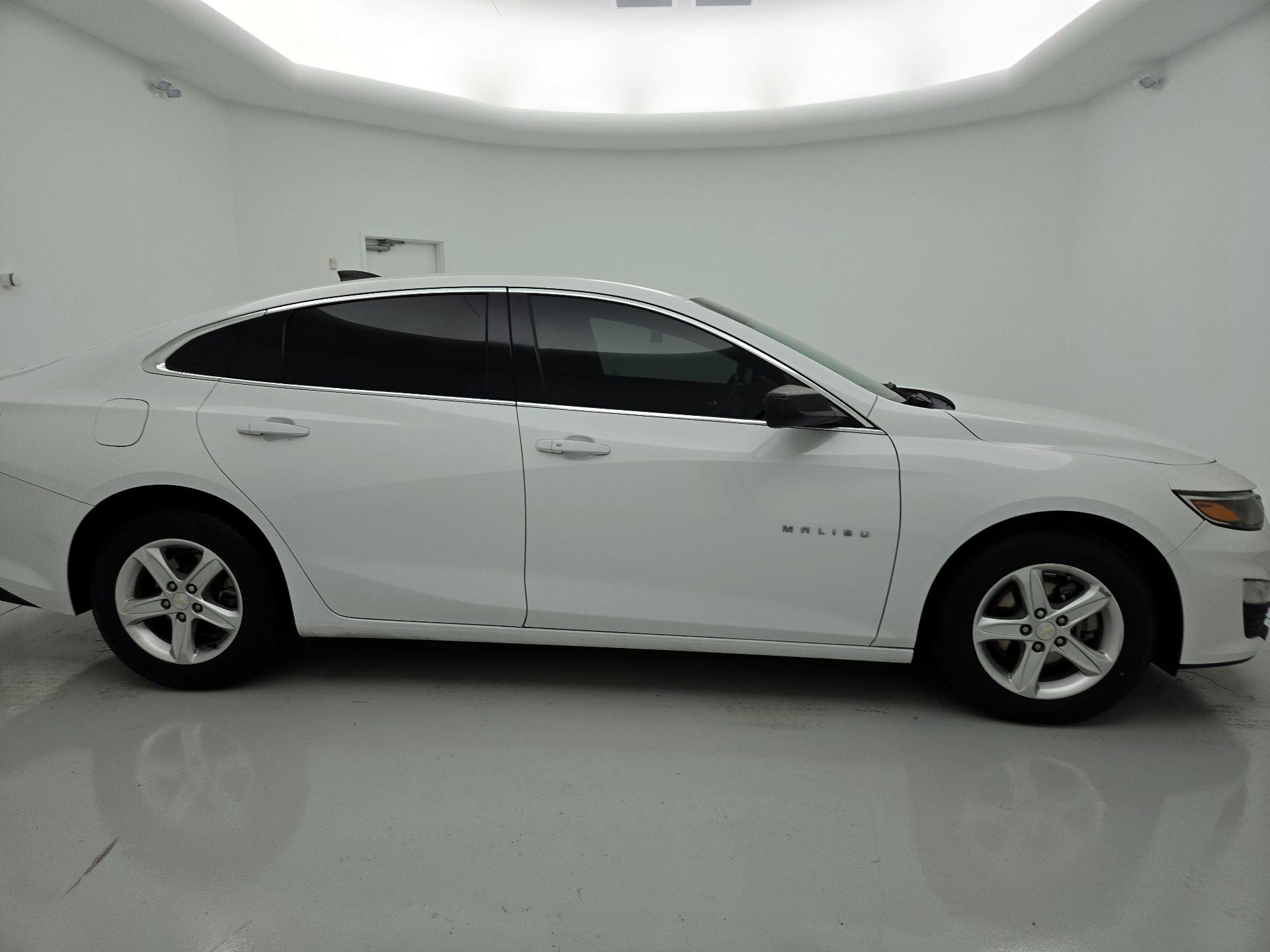 Thumbnail: 2020 Chevrolet Malibu - 4