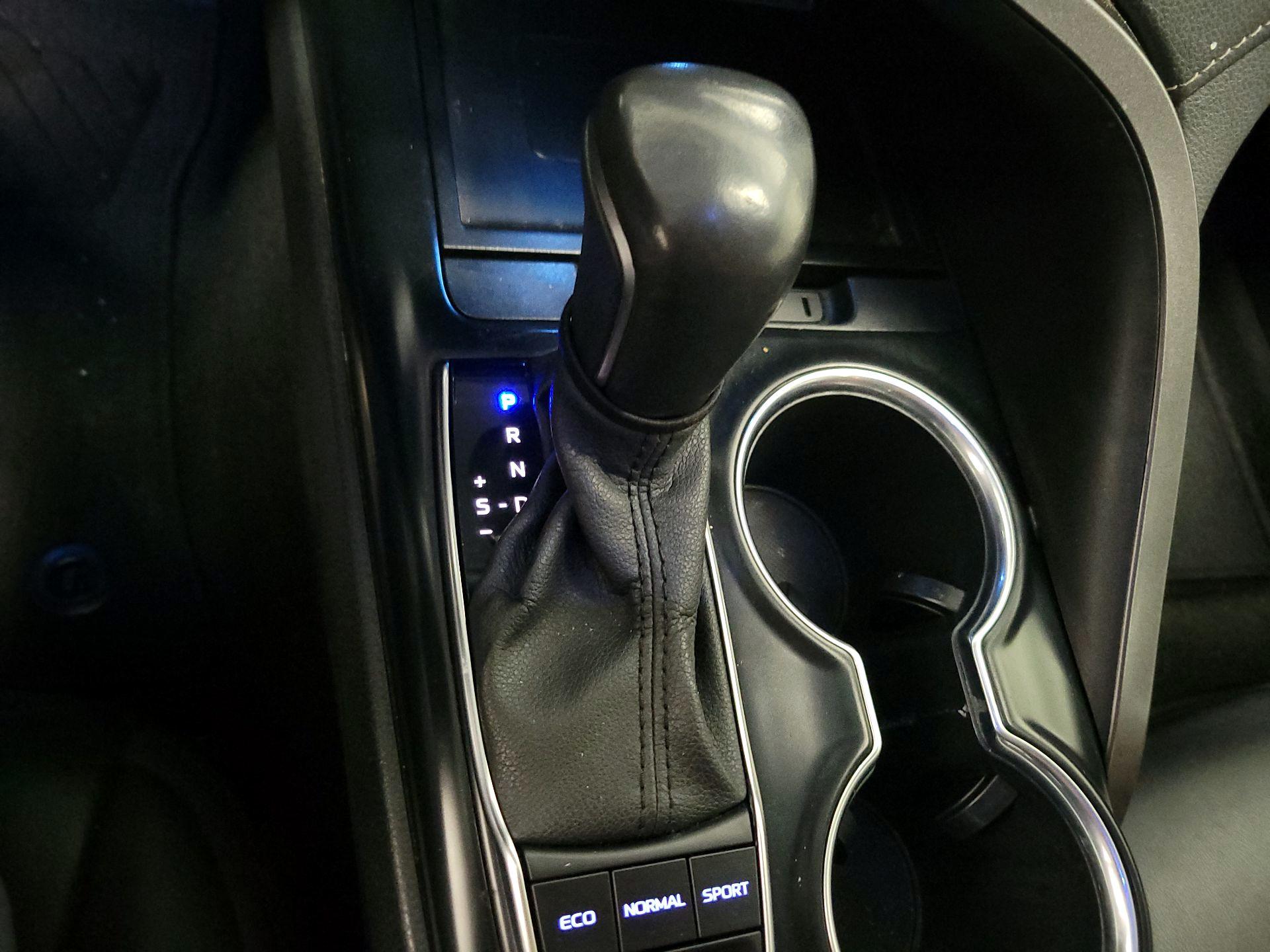 Thumbnail: 2020 Toyota Camry - 17