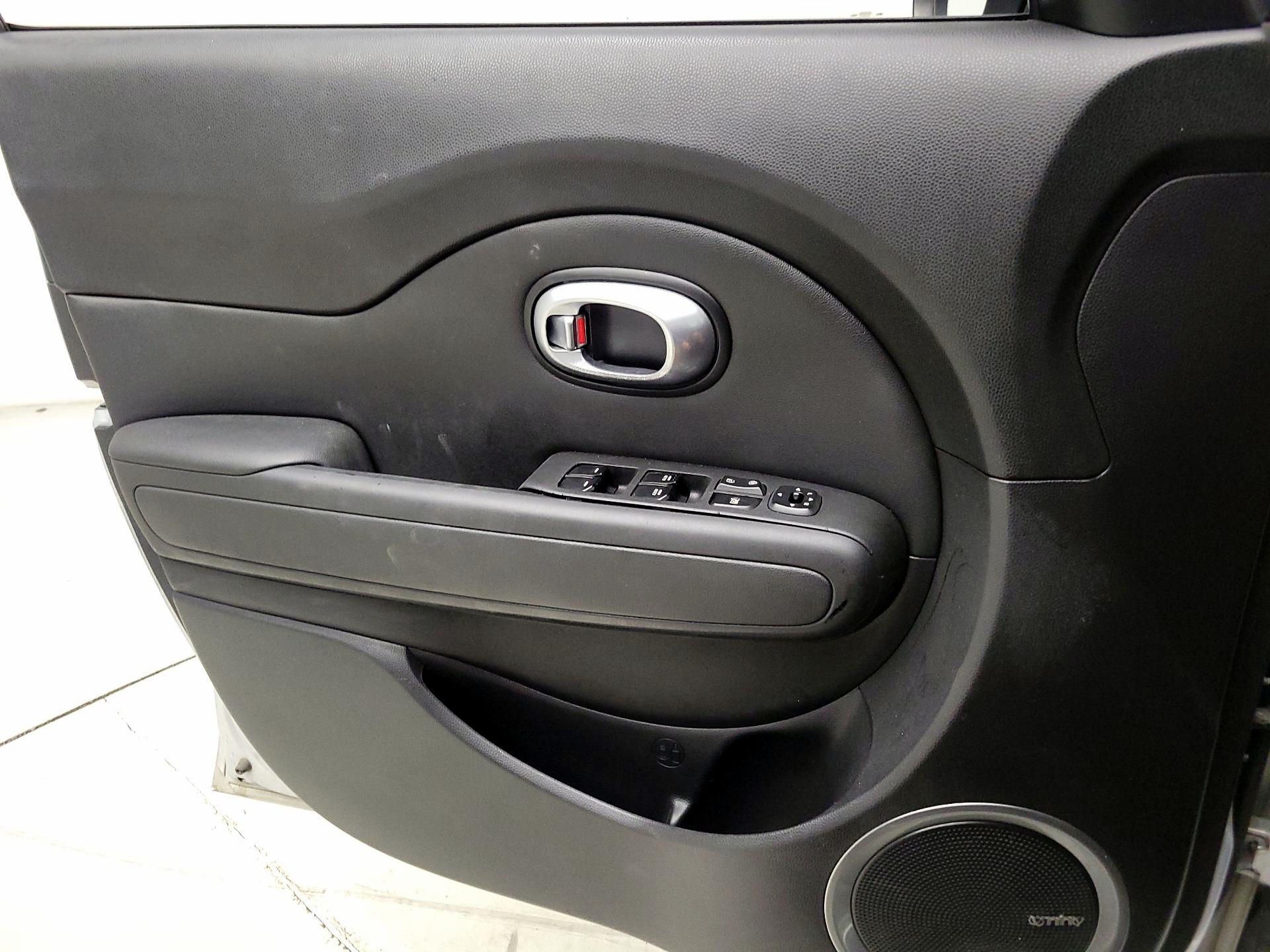 Thumbnail: 2016 Kia Soul - 12