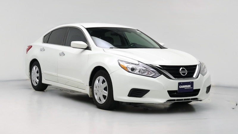 2016 Nissan Altima S Hero Image