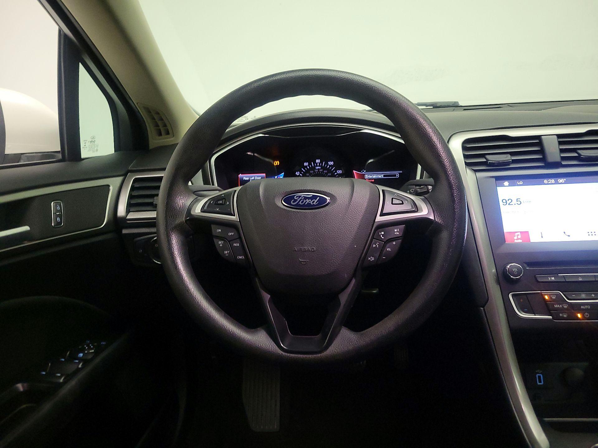 Thumbnail: 2017 Ford Fusion - 10