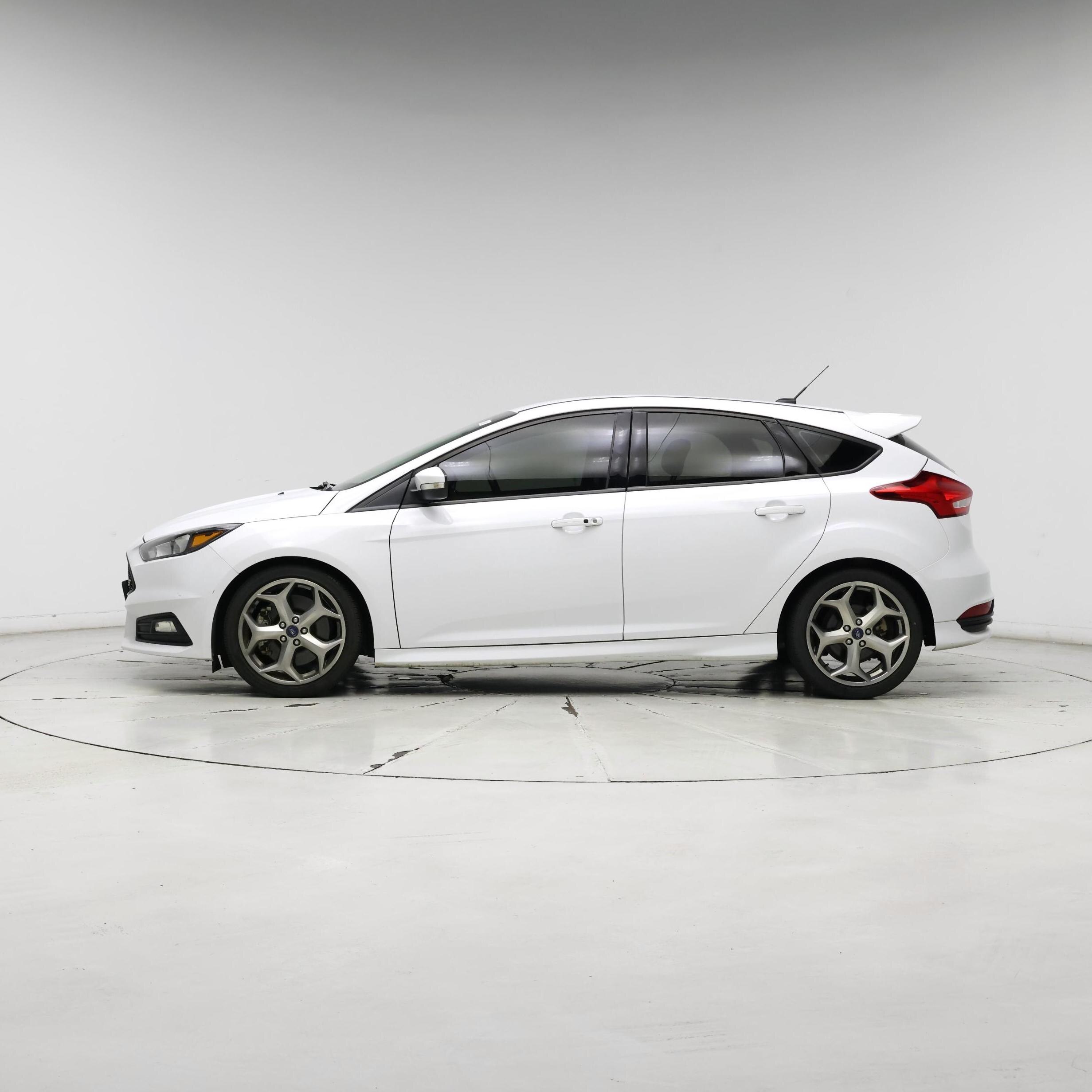 Thumbnail: 2017 Ford Focus - 3