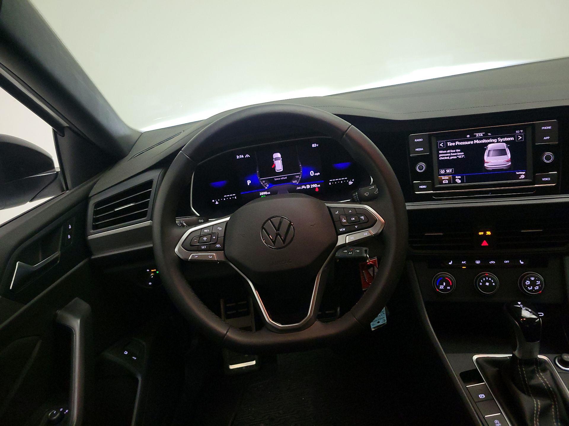 Thumbnail: 2024 Volkswagen Jetta - 10