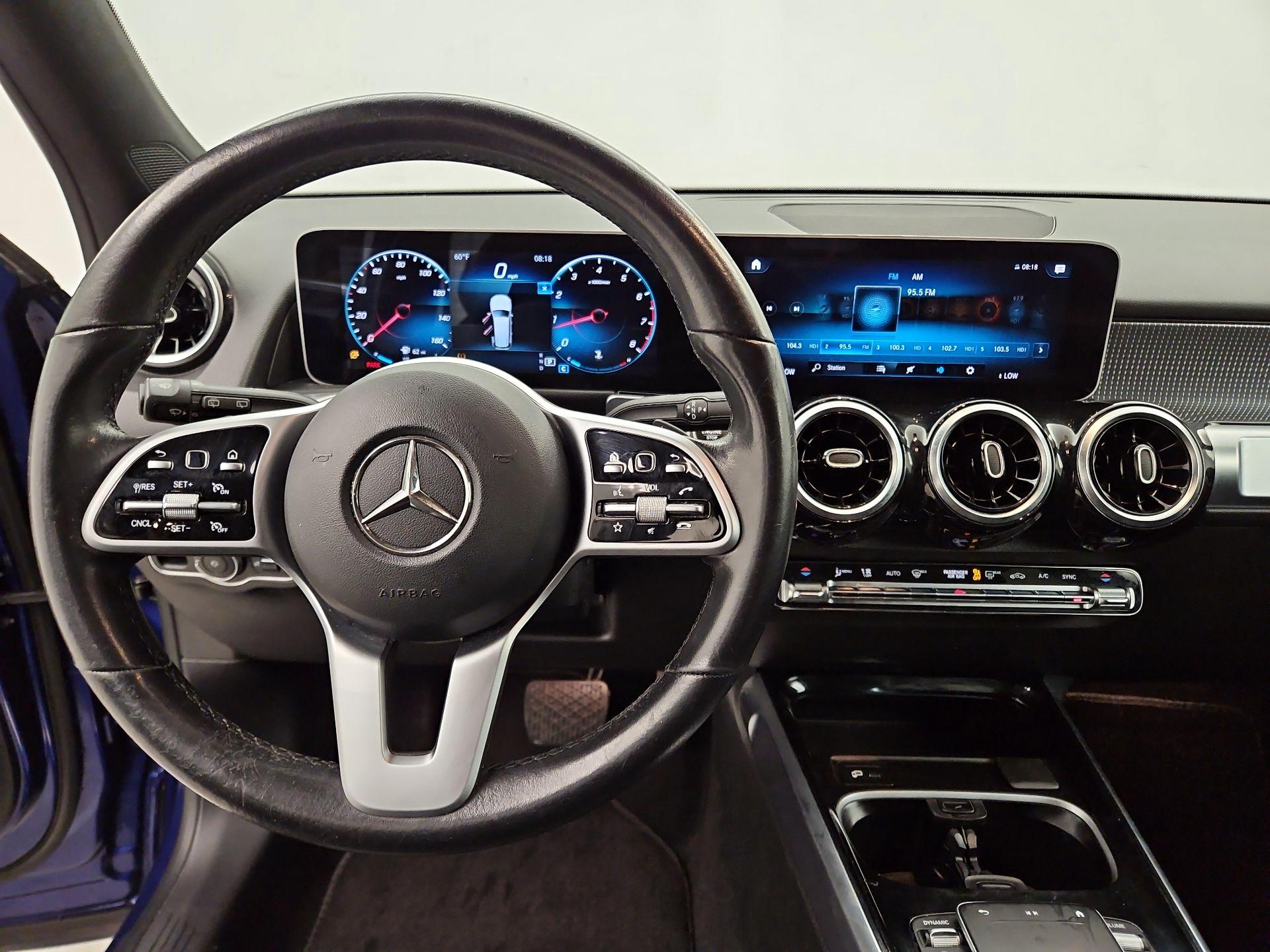 Thumbnail: 2021 Mercedes-Benz GLB - 10