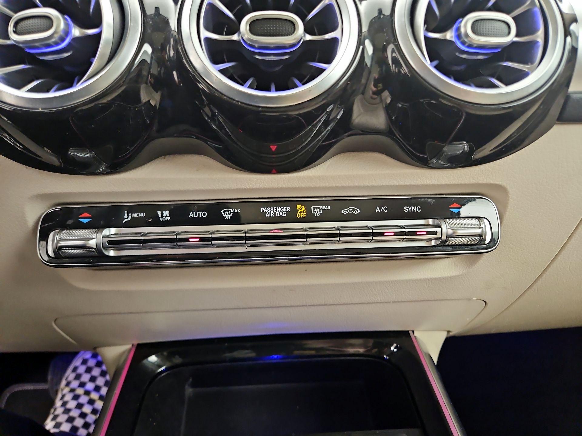 Thumbnail: 2021 Mercedes-Benz GLB - 16