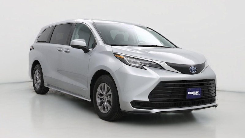 2021 Toyota Sienna LE Hero Image