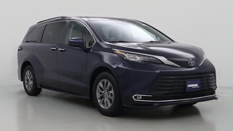 2022 Toyota Sienna XLE Hero Image